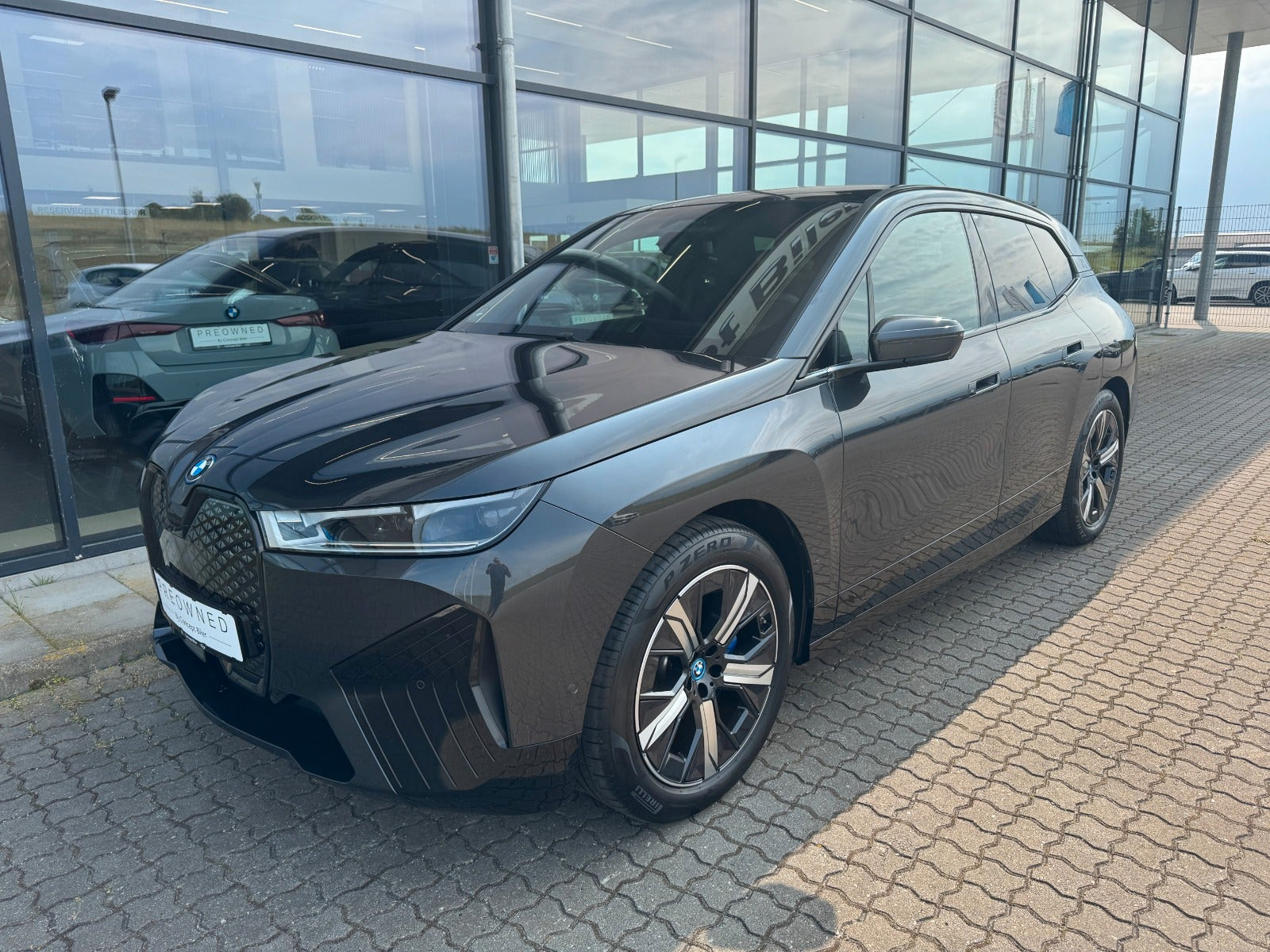 BMW iX xDrive50, 524hp, 2024
