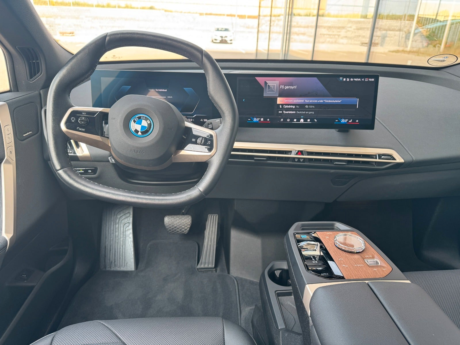 BMW iX xDrive50, 524hp, 2024