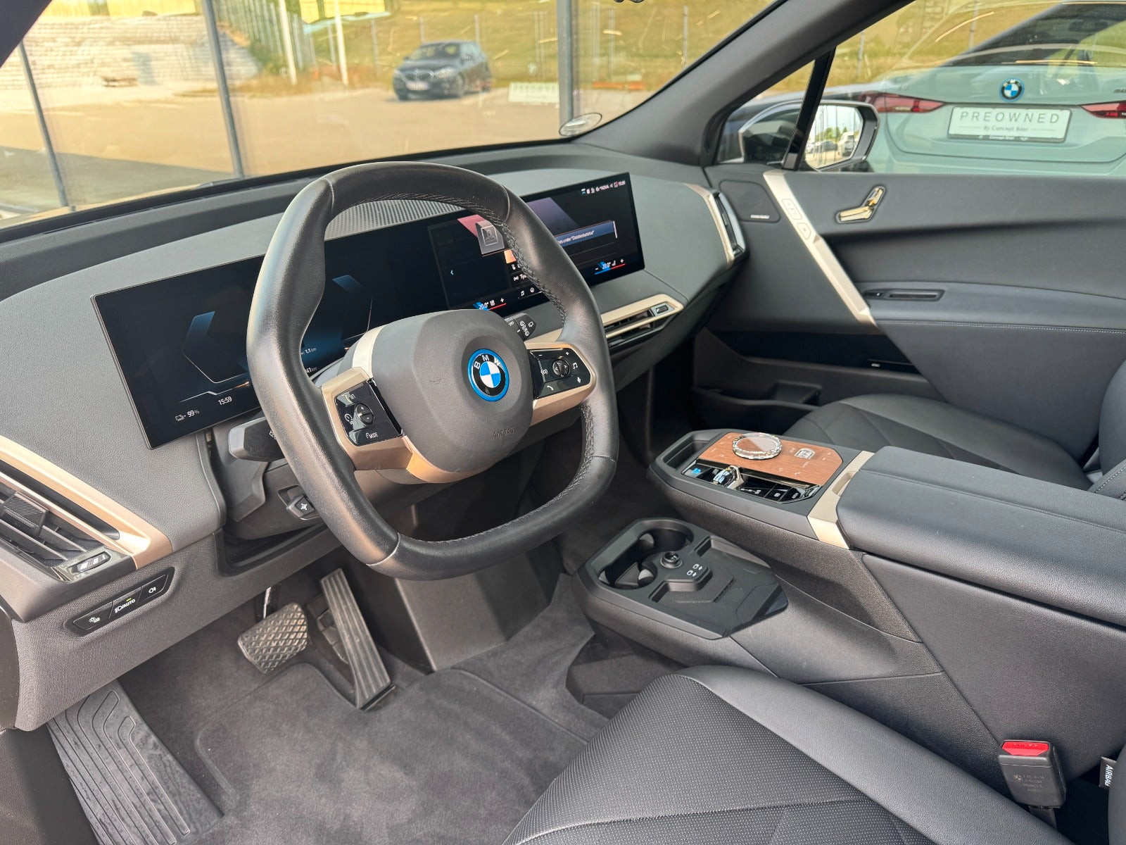 BMW iX xDrive50, 524hp, 2024