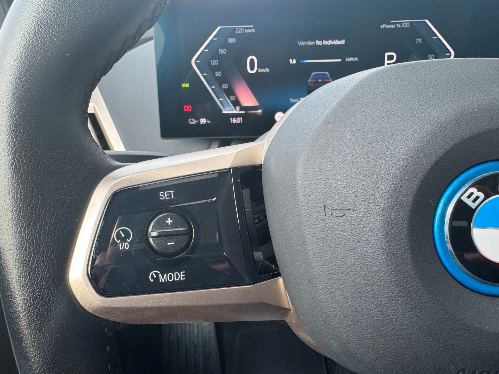 BMW iX xDrive50, 524hp, 2024