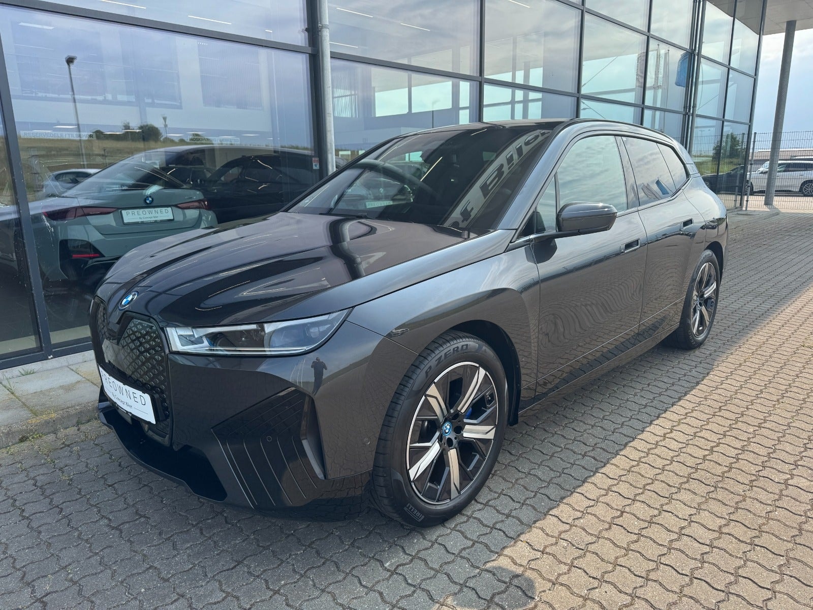 BMW iX xDrive50, 524hp, 2024