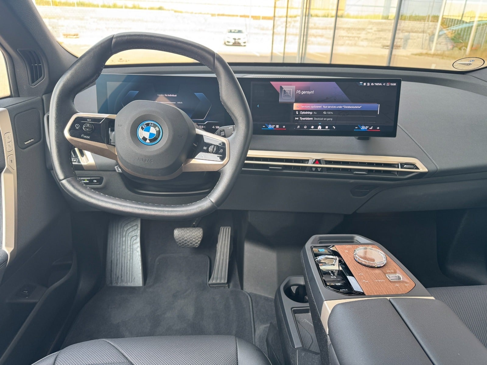 BMW iX xDrive50, 524hp, 2024