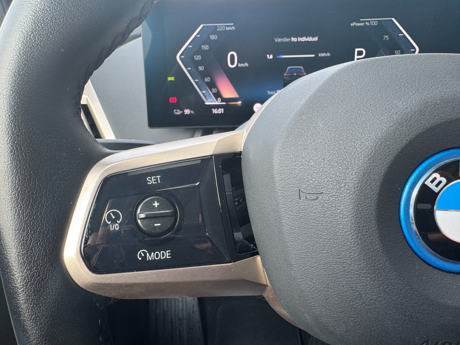 BMW iX xDrive50, 524hp, 2024