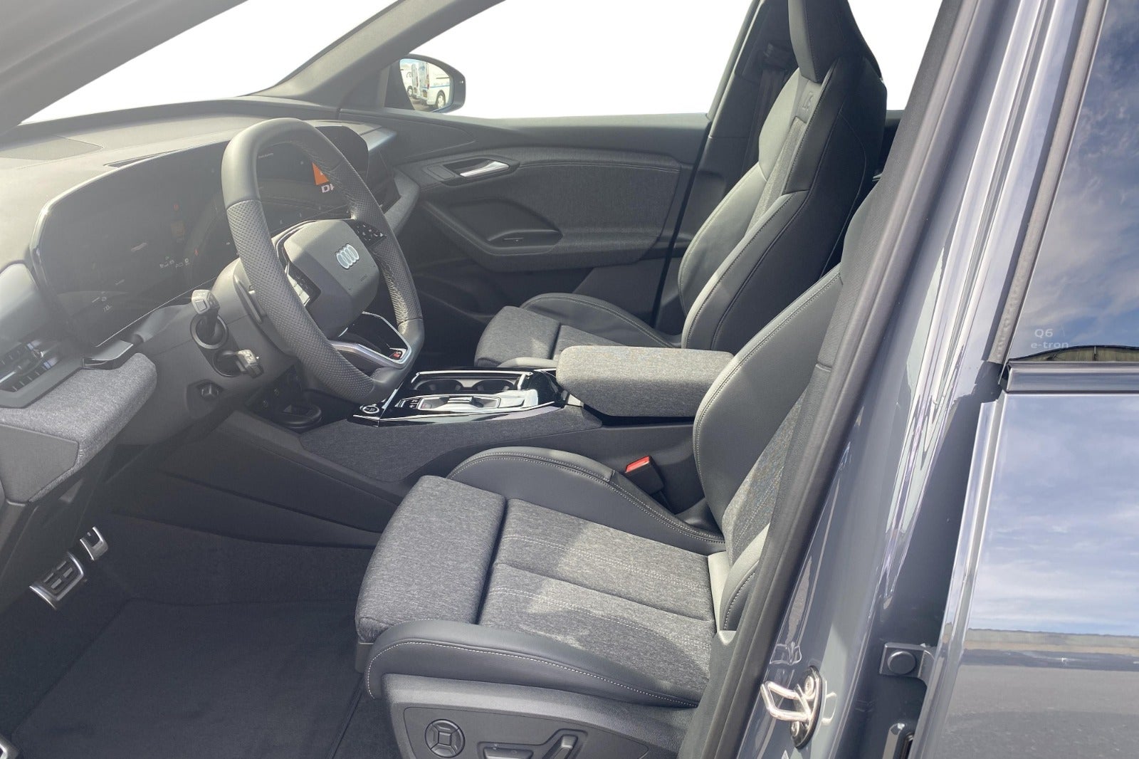 Audi Q6 e-tron, 252ps, 2025