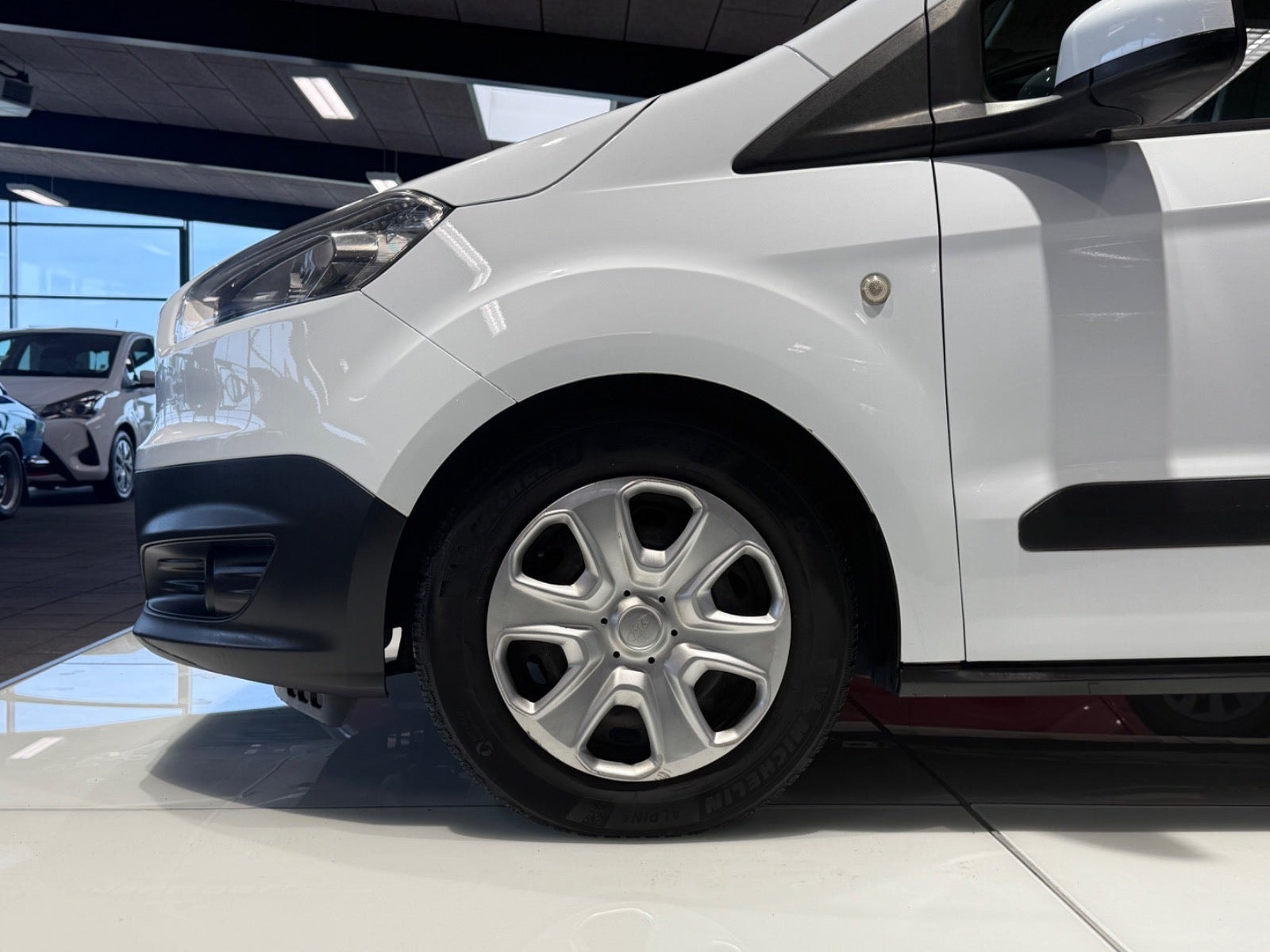 Ford Transit Courier 1.0 EcoBoost Manual, 5-trins, 100ps, 2015