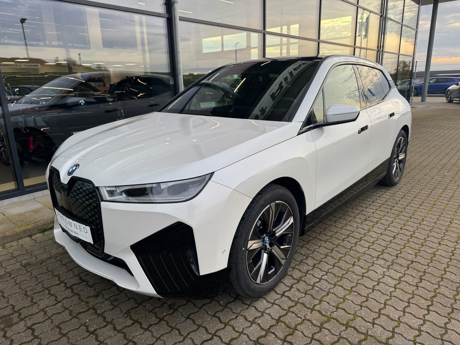 BMW iX xDrive50, 524hp, 2024