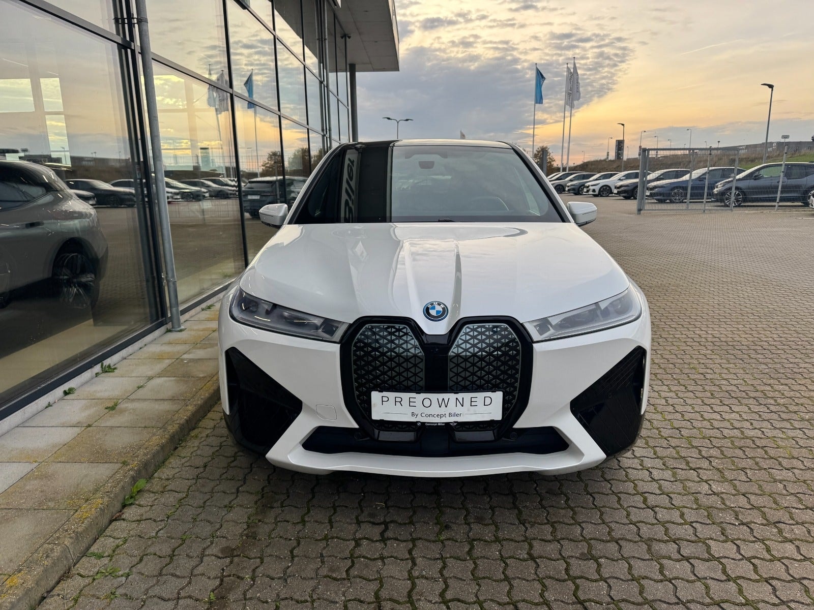 BMW iX xDrive50, 524hp, 2024