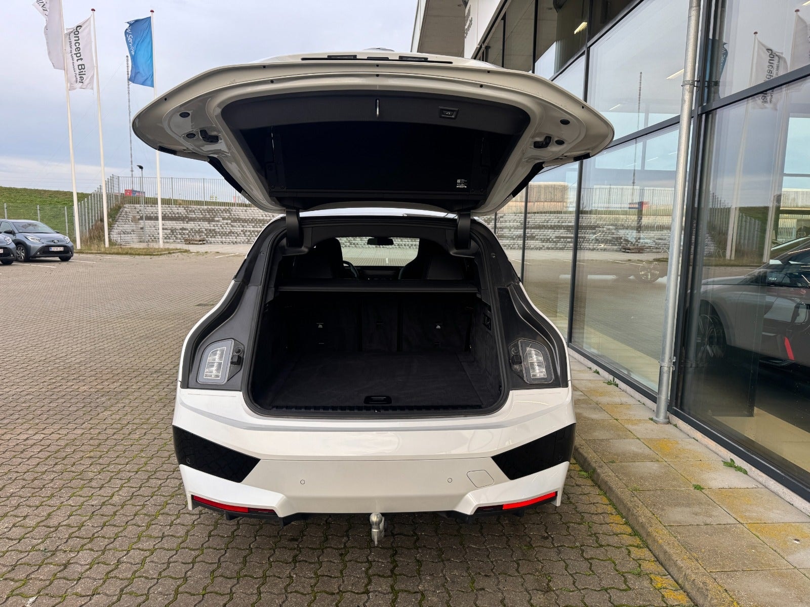 BMW iX xDrive50, 524hp, 2024