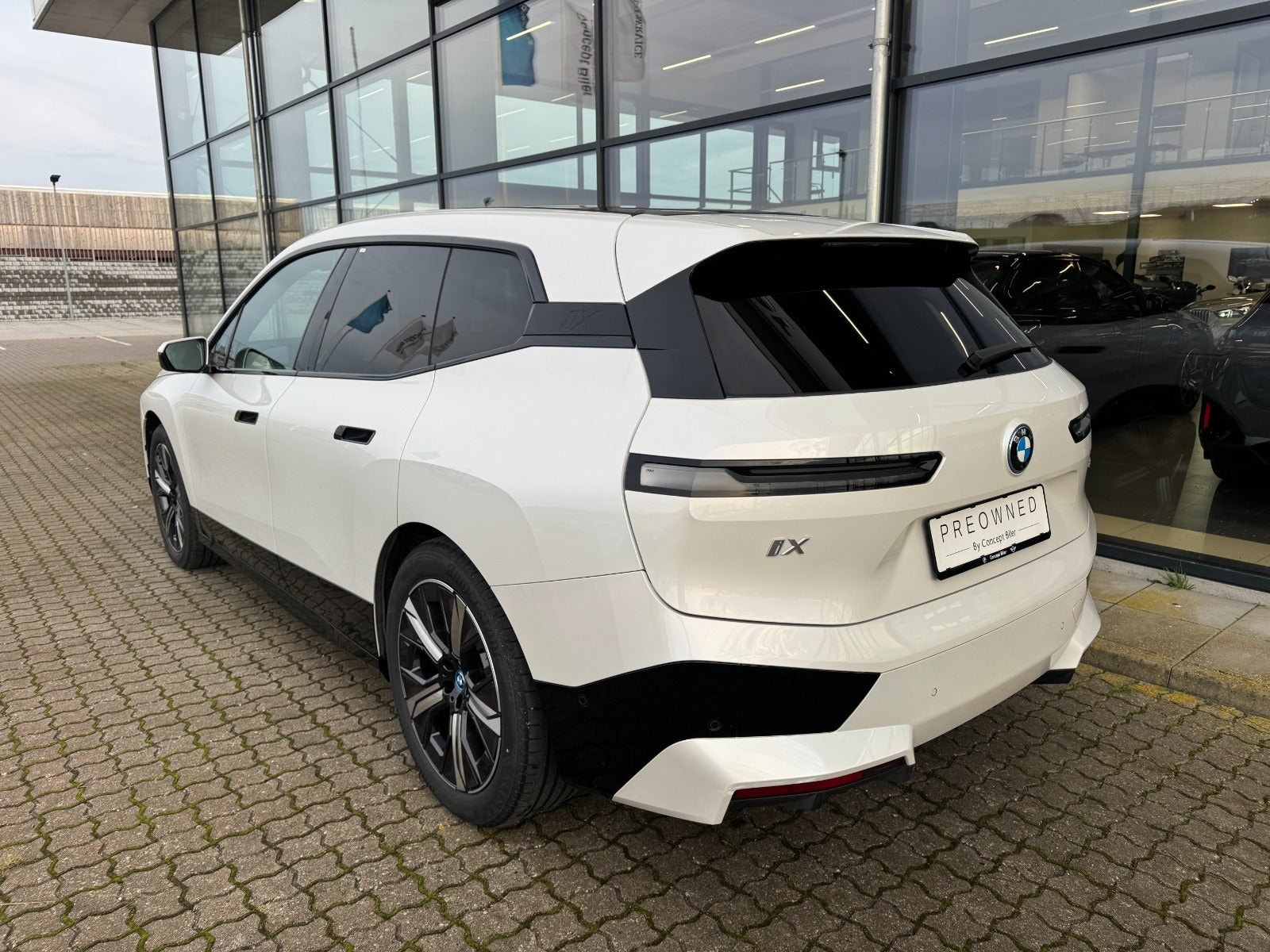 BMW iX xDrive50, 524hp, 2024