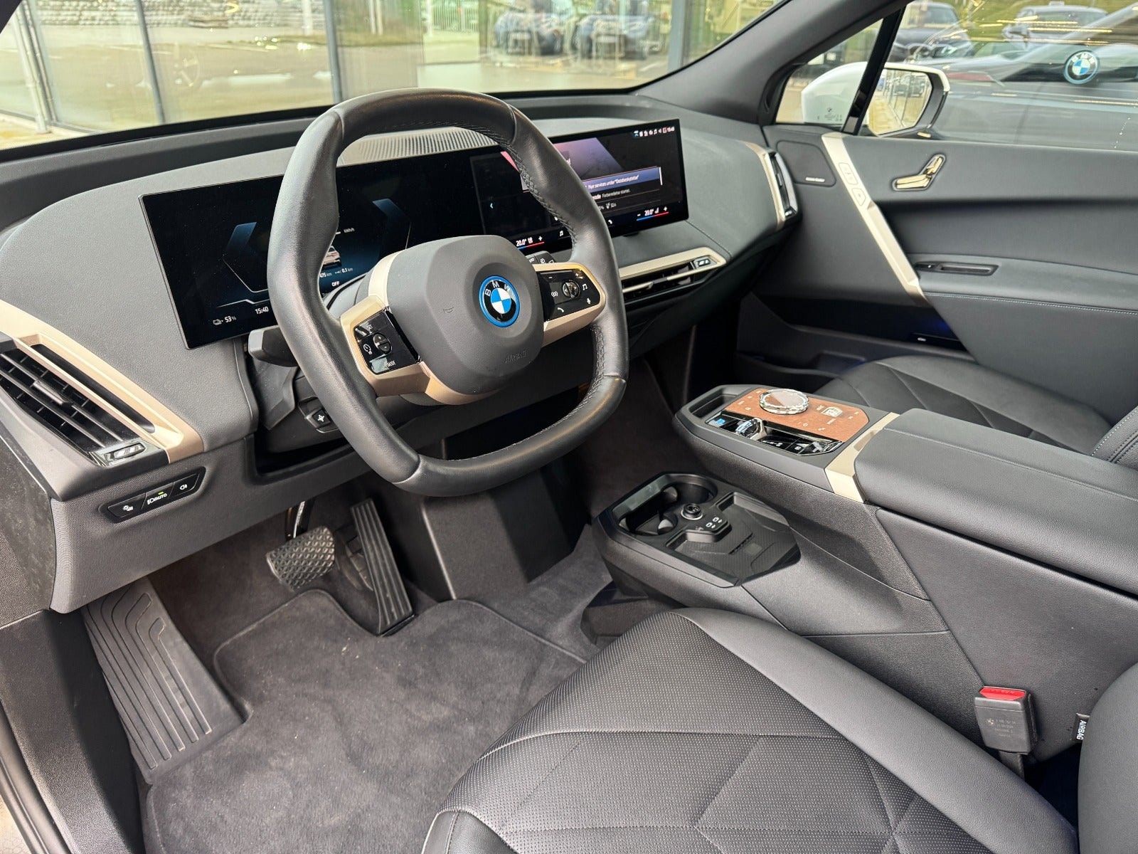 BMW iX xDrive50, 524hp, 2024