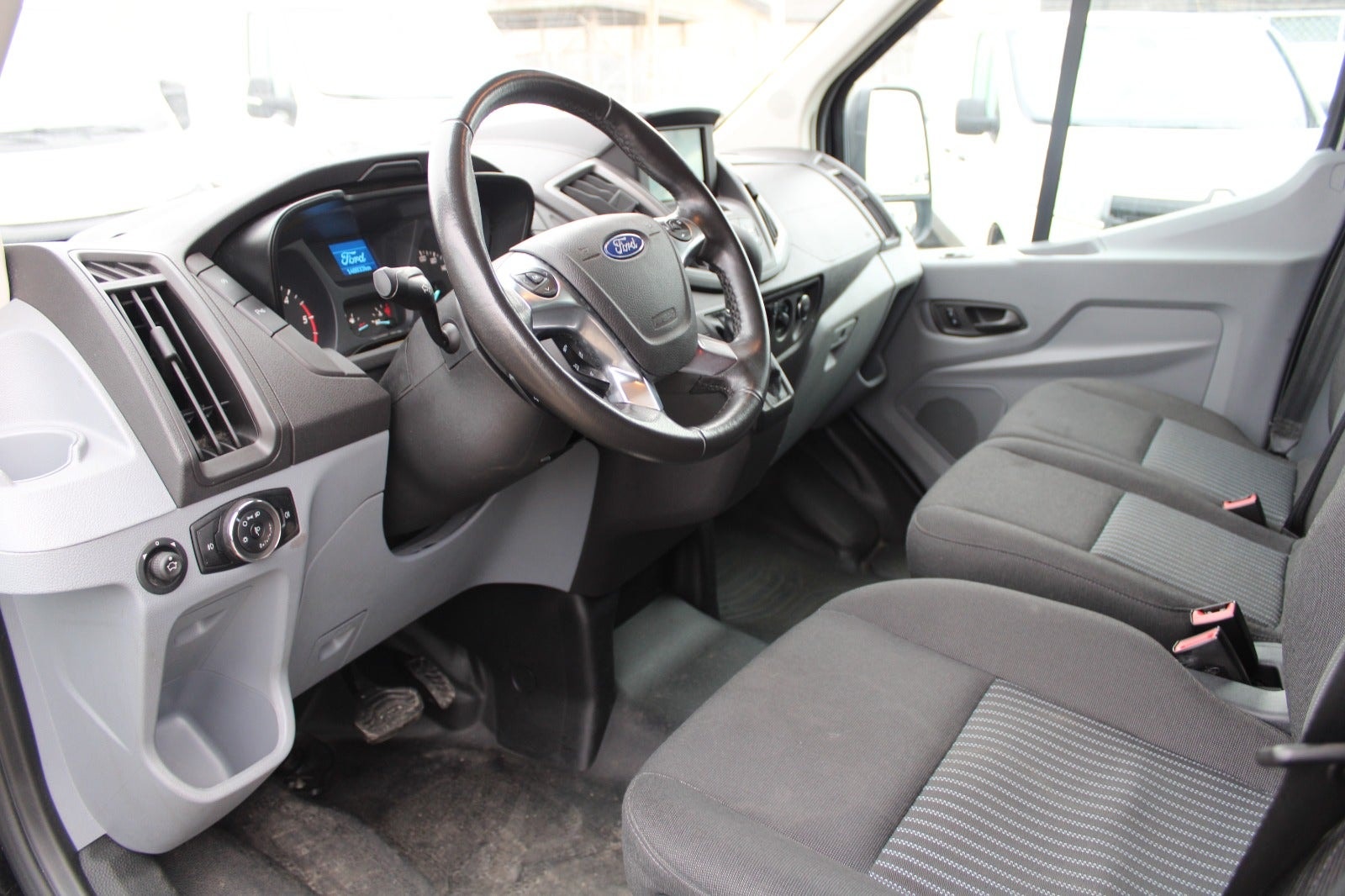 Ford Transit 350 Combi 2.0 TDCi SelectShift, 130hp, 2017