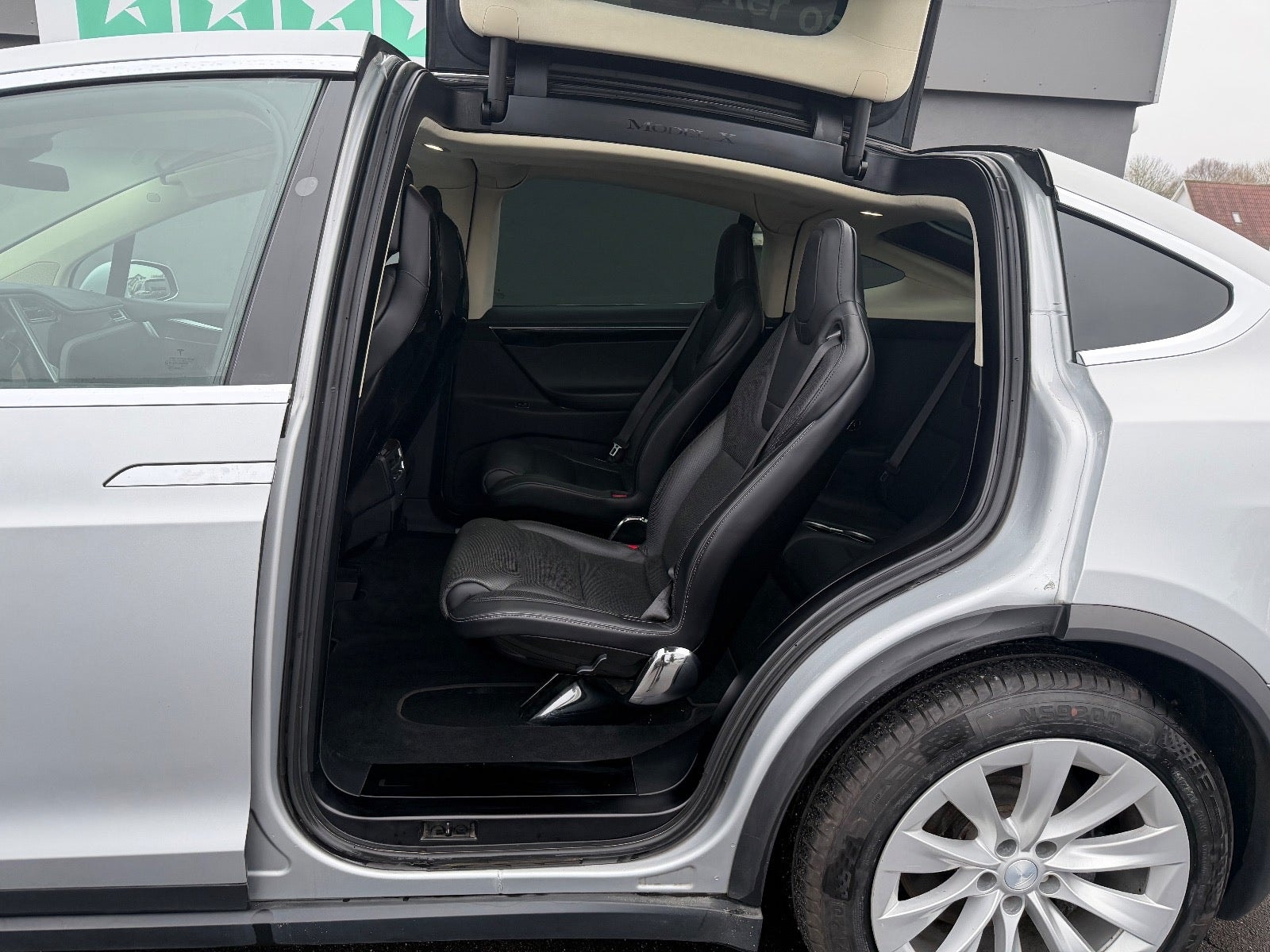 Tesla Model X 90D, 423hp, 2016