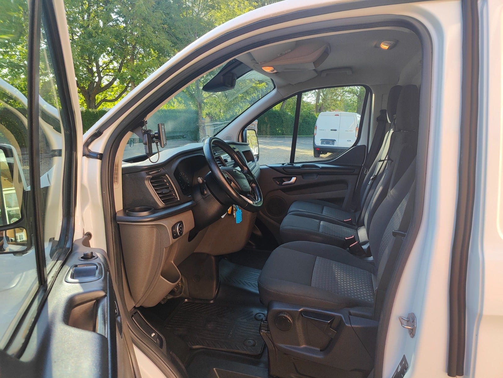 Ford Transit Custom 320 2.0 EcoBlue Manuell, 6-trinn, 130hk, 2019
