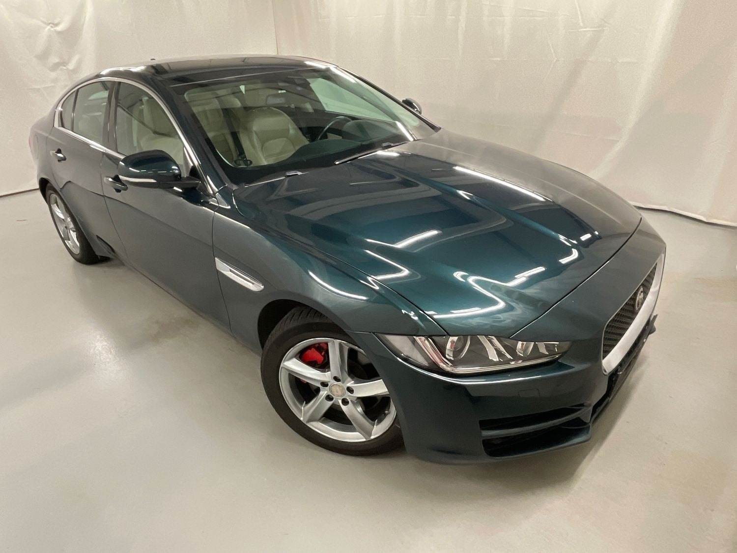 Jaguar XE 20t Automatic, 200hp, 2016
