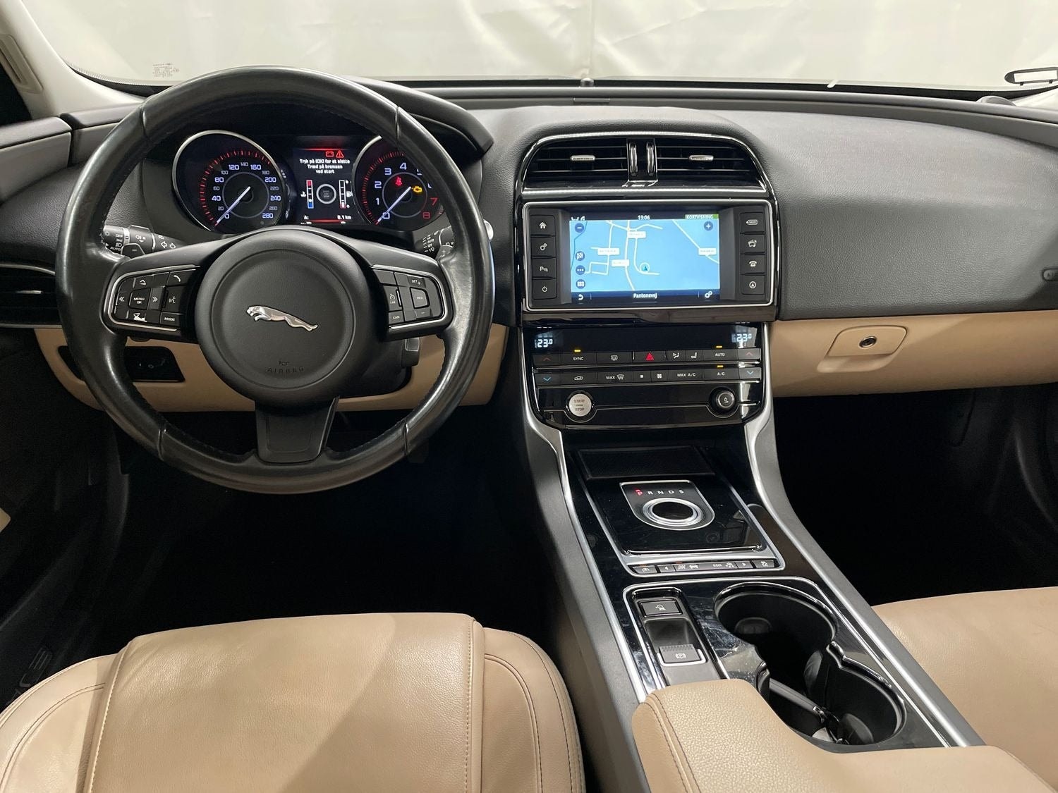 Jaguar XE 20t Automatic, 200hp, 2016