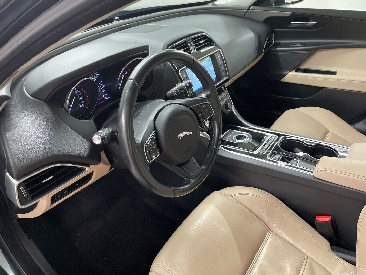 Jaguar XE 20t Automatic, 200hp, 2016