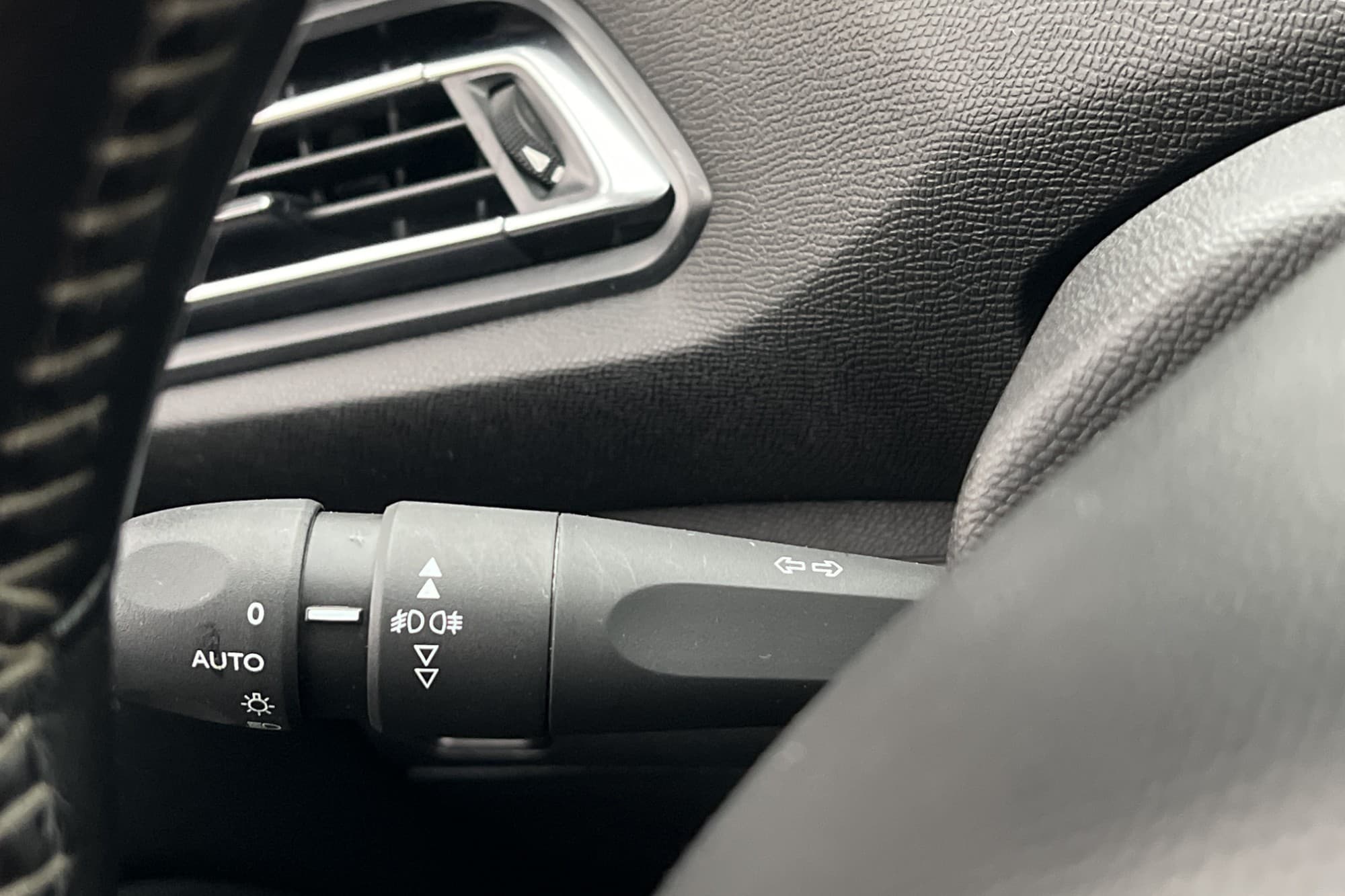 Peugeot 308 1.6 BlueHDi 120 8v EAT, 120hp, 2017