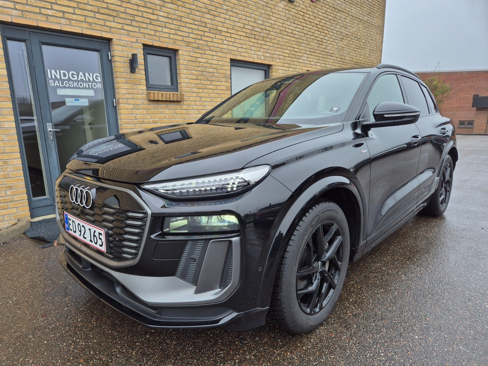 Audi Q6 e-tron, 252hp, 2025