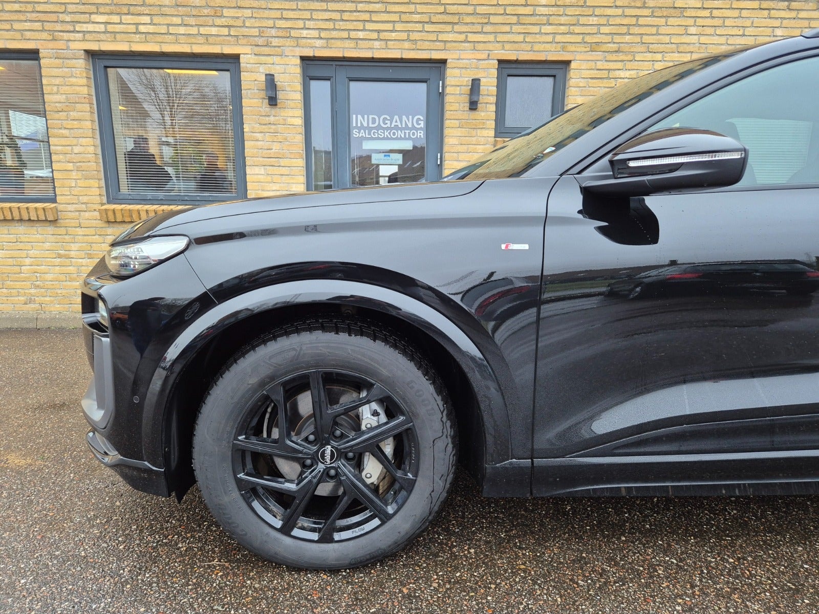 Audi Q6 e-tron, 252hp, 2025