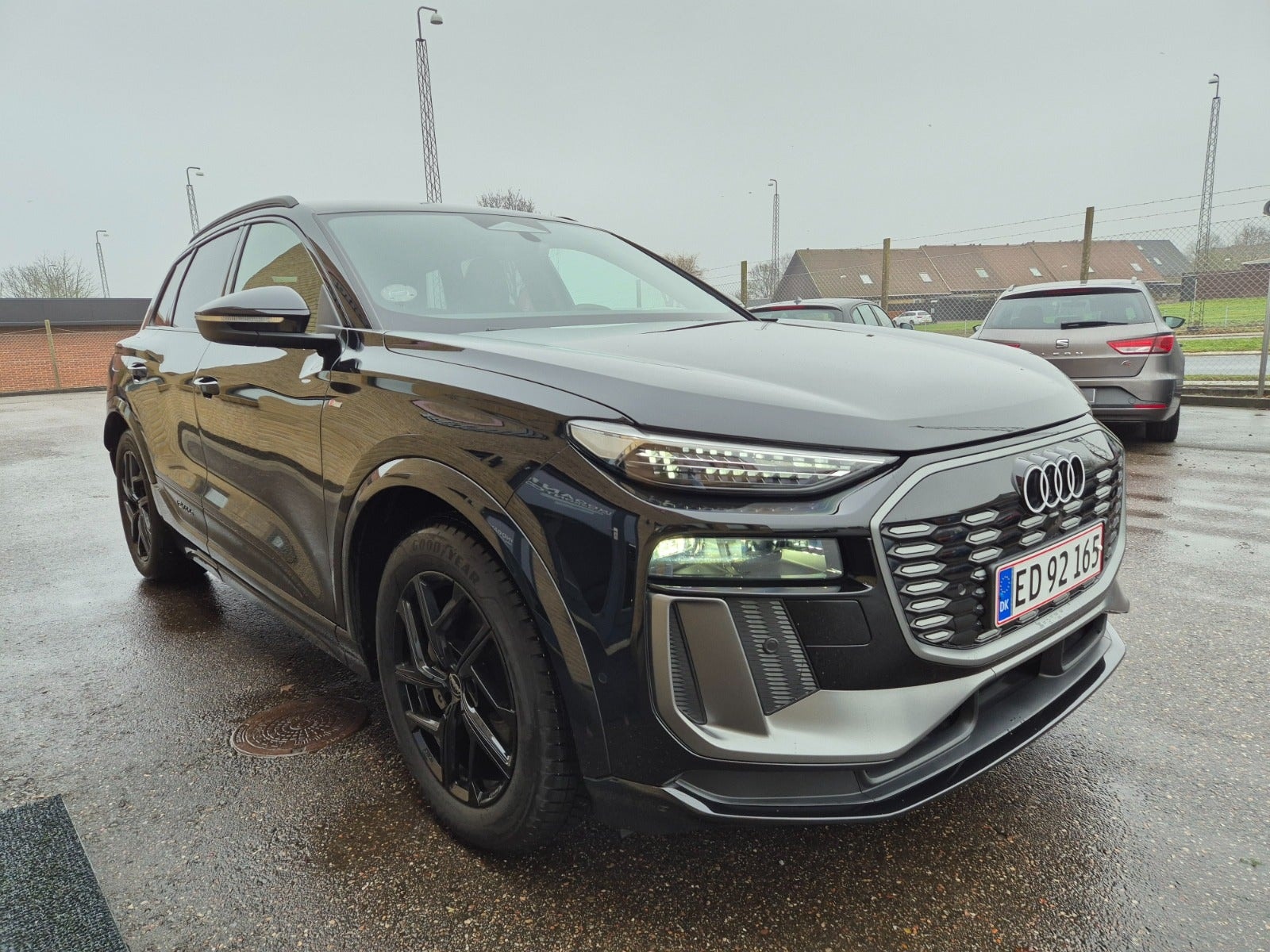 Audi Q6 e-tron, 252hp, 2025