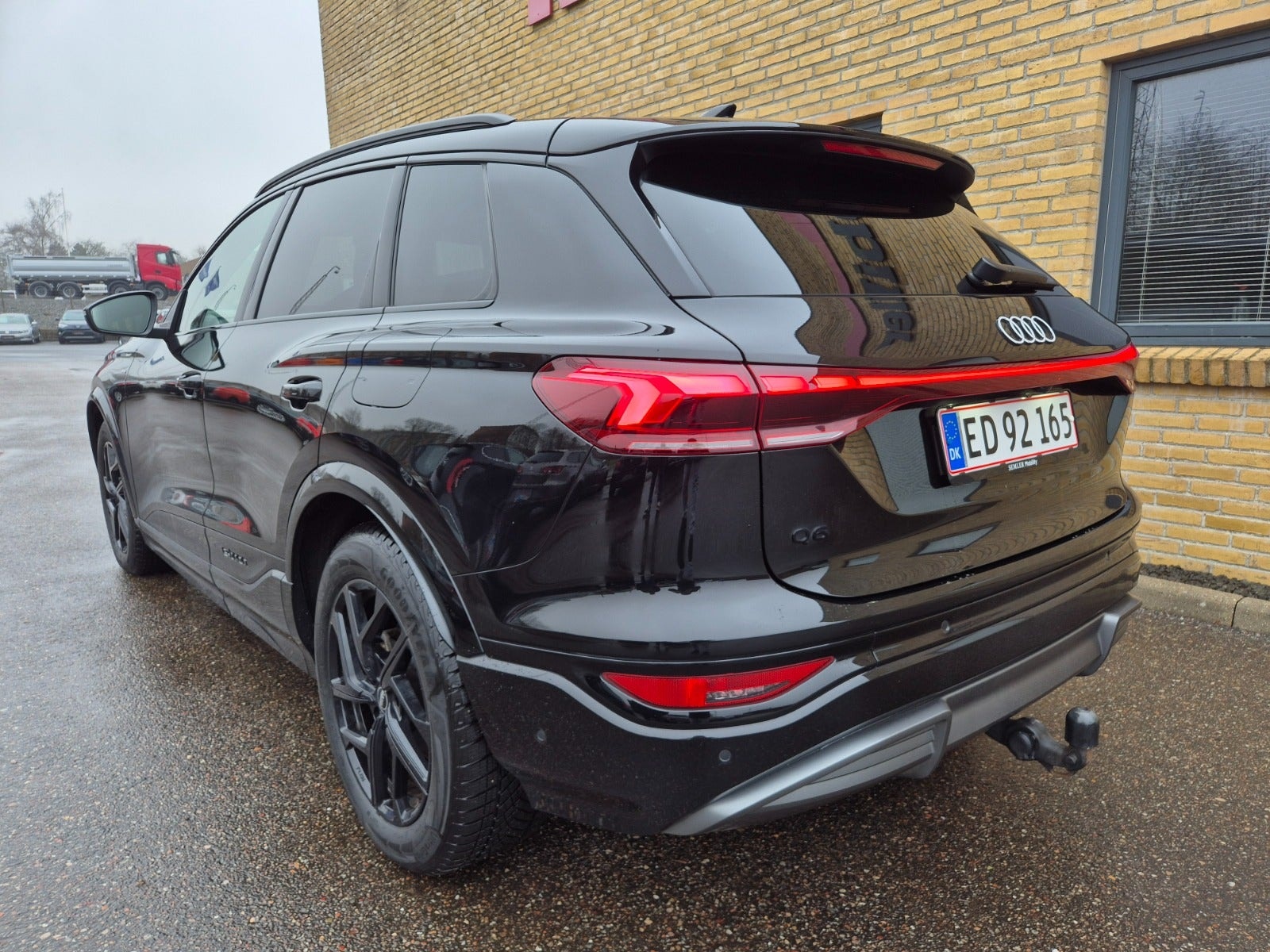 Audi Q6 e-tron, 252hp, 2025