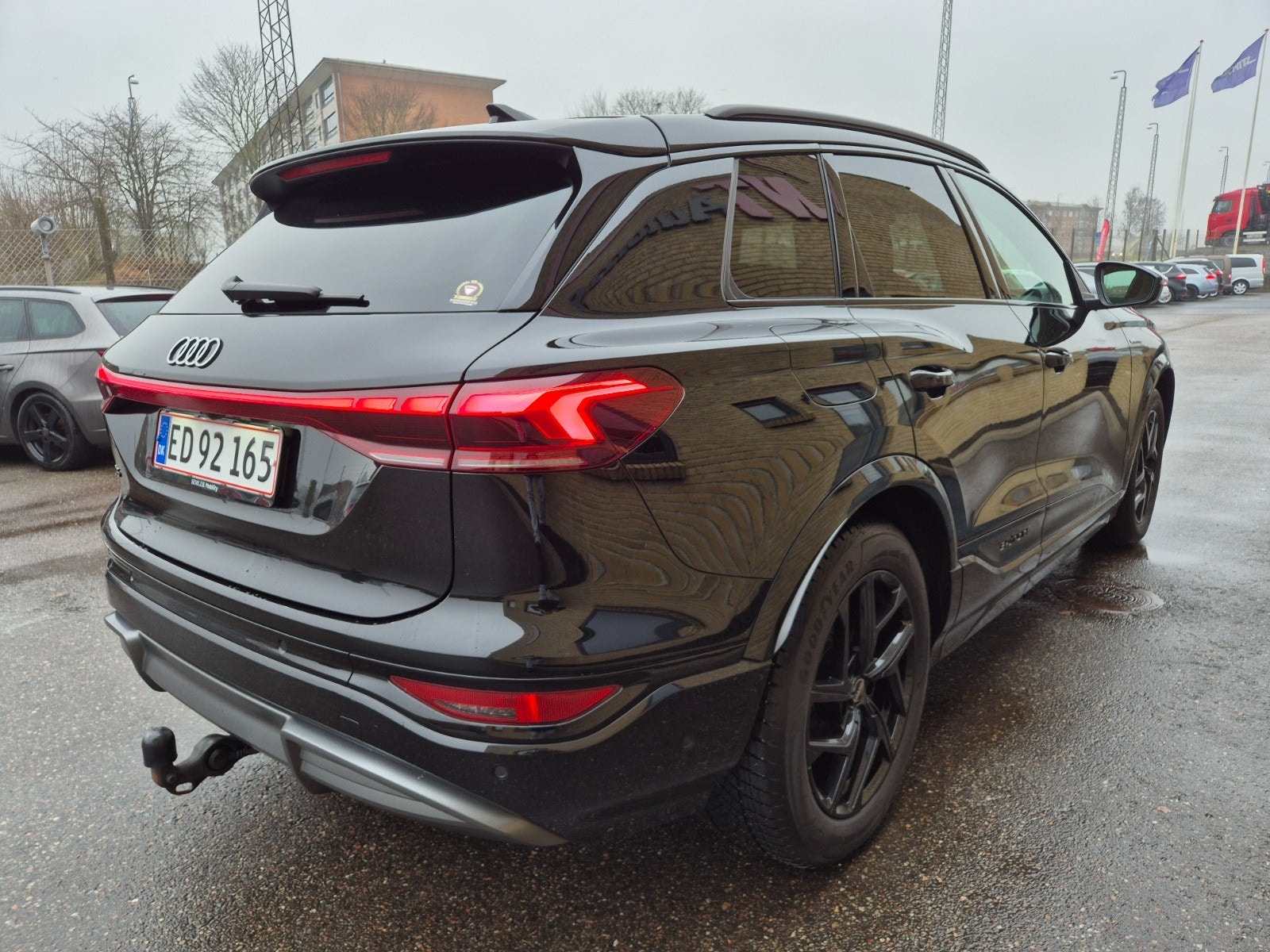 Audi Q6 e-tron, 252hp, 2025