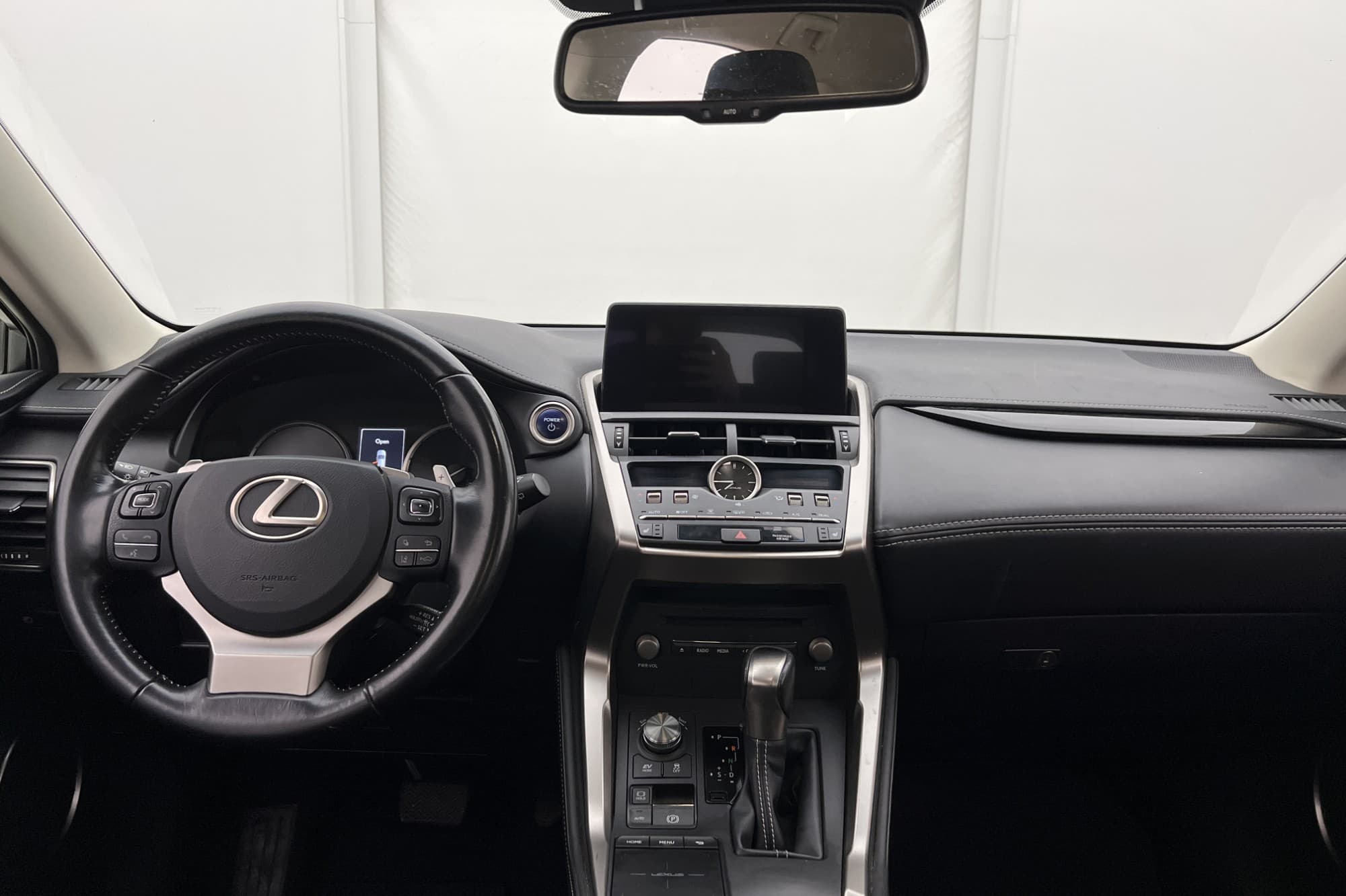 Lexus NX 300h AWD 2.5 AWD E-CVT, 197hp, 2018