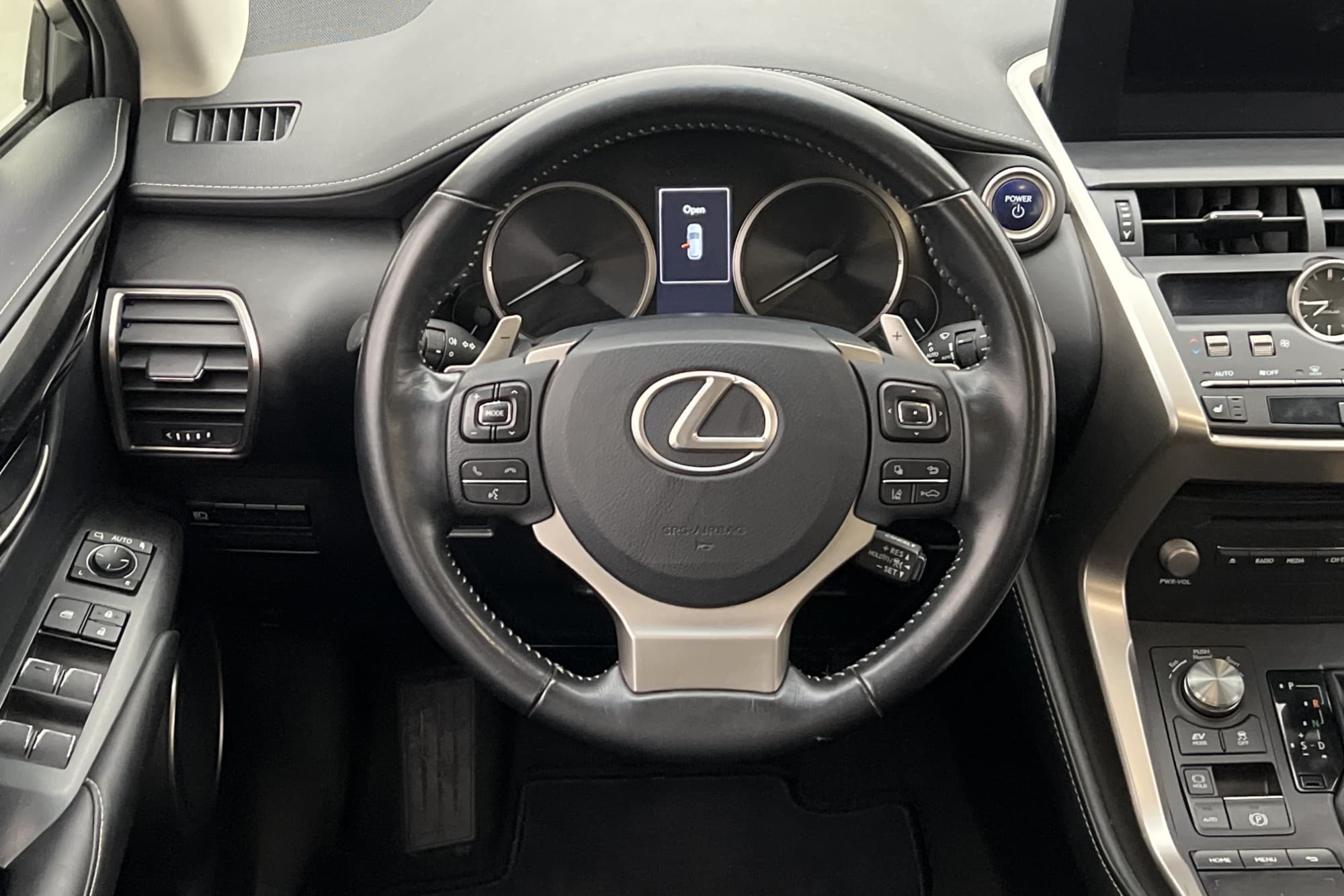 Lexus NX 300h AWD 2.5 AWD E-CVT, 197hp, 2018