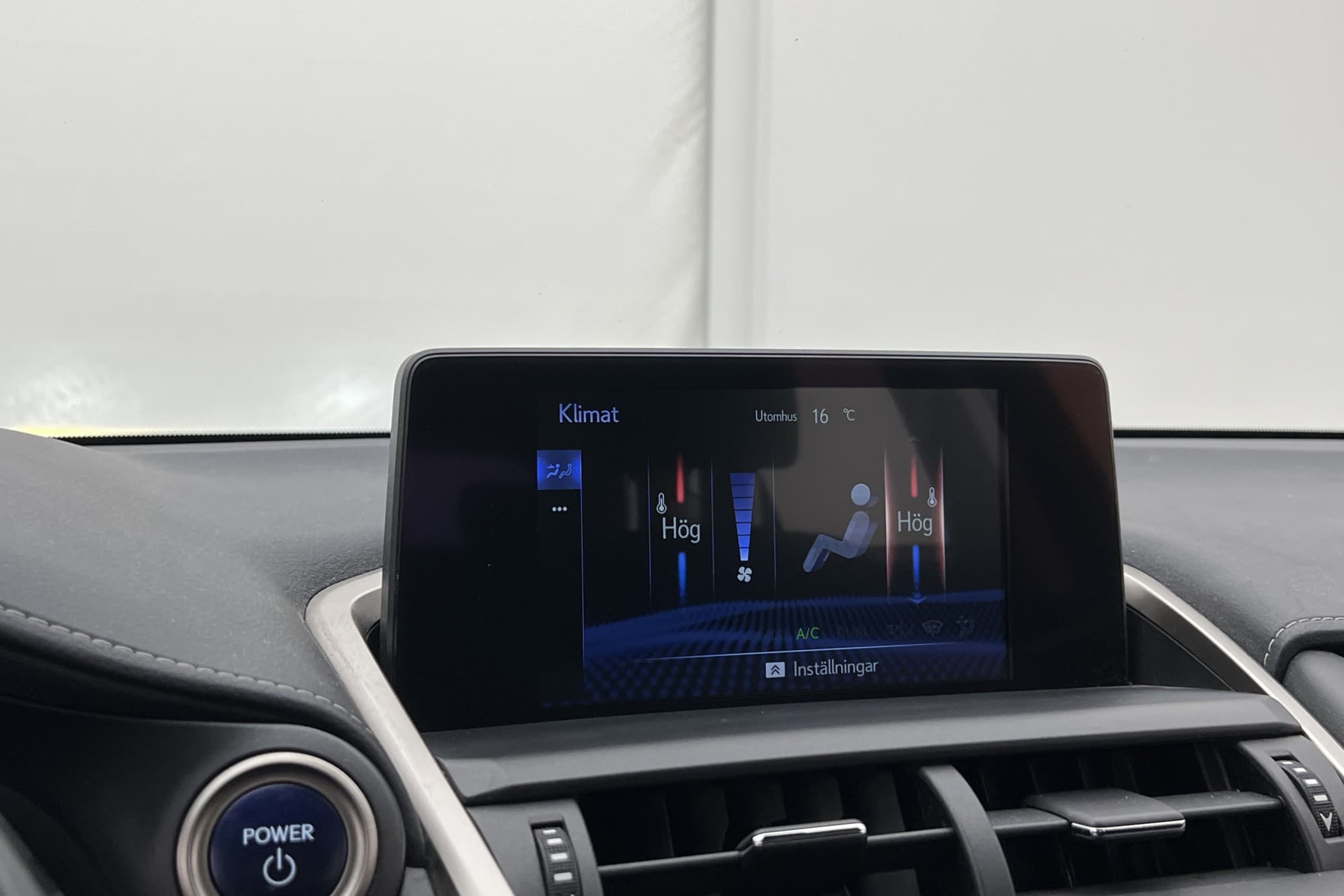 Lexus NX 300h AWD 2.5 AWD E-CVT, 197hp, 2018