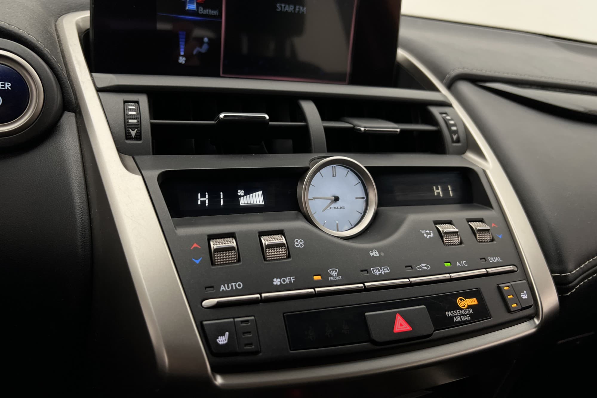 Lexus NX 300h AWD 2.5 AWD E-CVT, 197hp, 2018