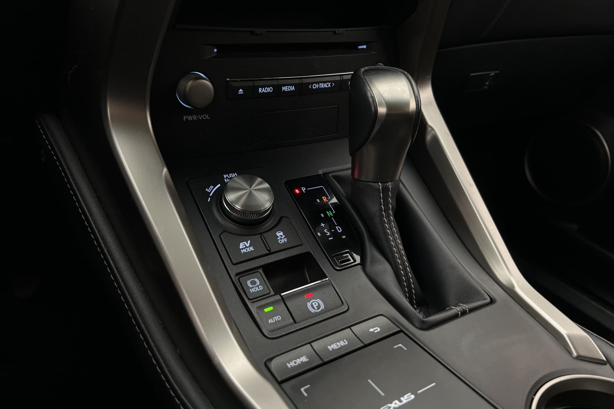 Lexus NX 300h AWD 2.5 AWD E-CVT, 197hp, 2018