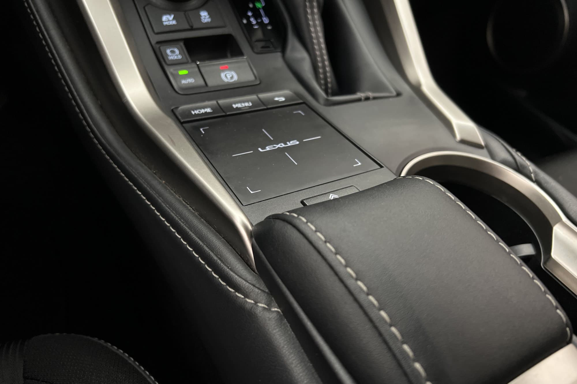 Lexus NX 300h AWD 2.5 AWD E-CVT, 197hp, 2018