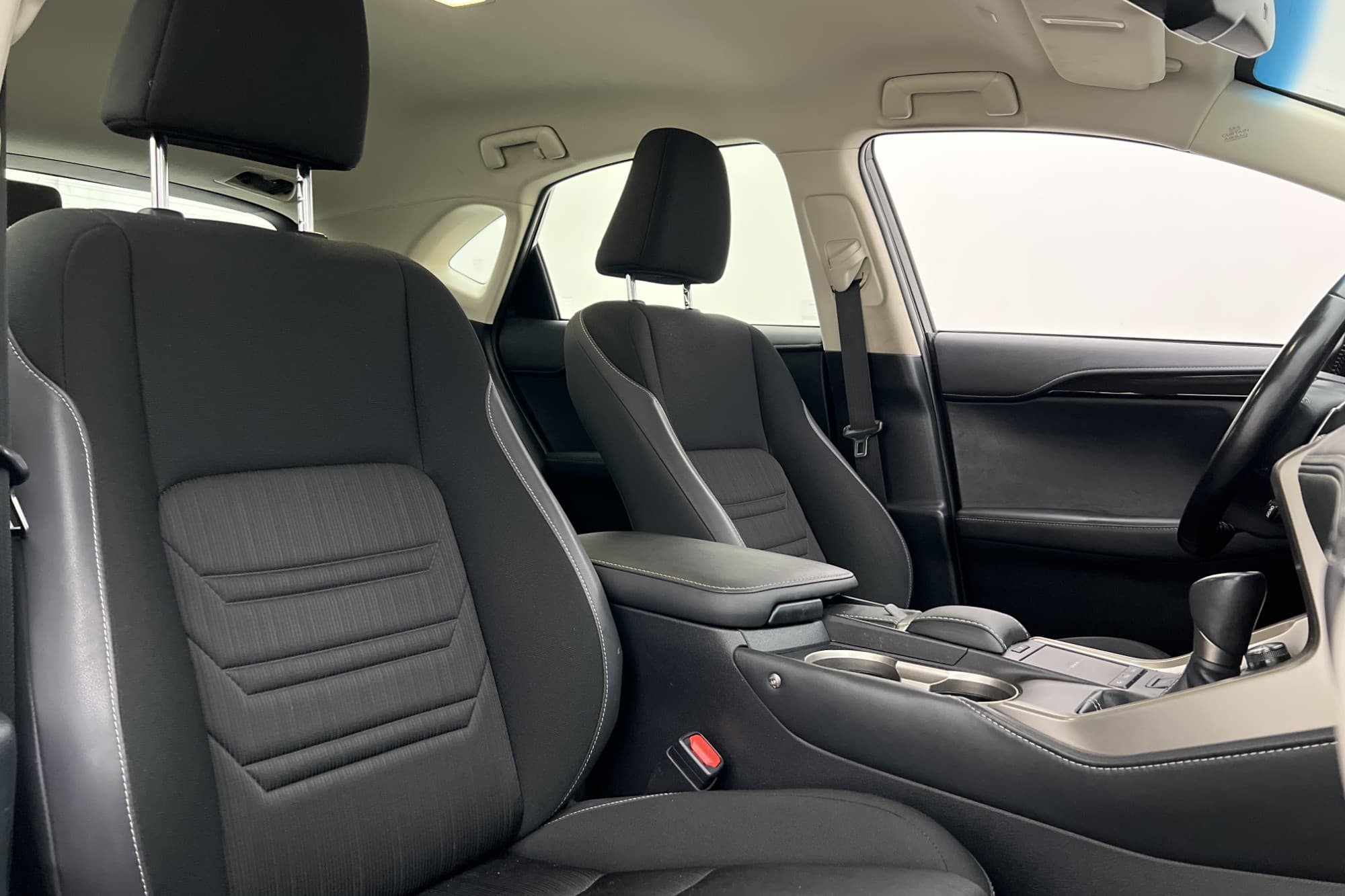 Lexus NX 300h AWD 2.5 AWD E-CVT, 197hp, 2018