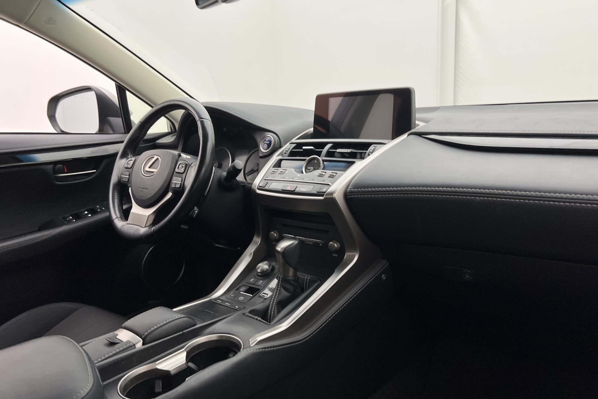 Lexus NX 300h AWD 2.5 AWD E-CVT, 197hp, 2018