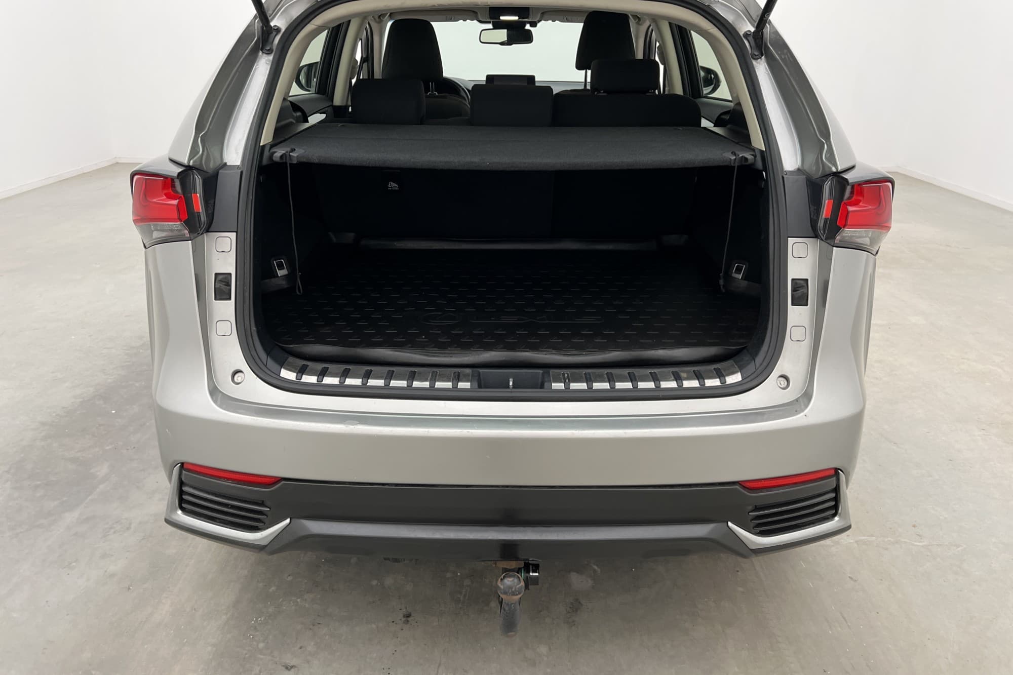 Lexus NX 300h AWD 2.5 AWD E-CVT, 197hp, 2018