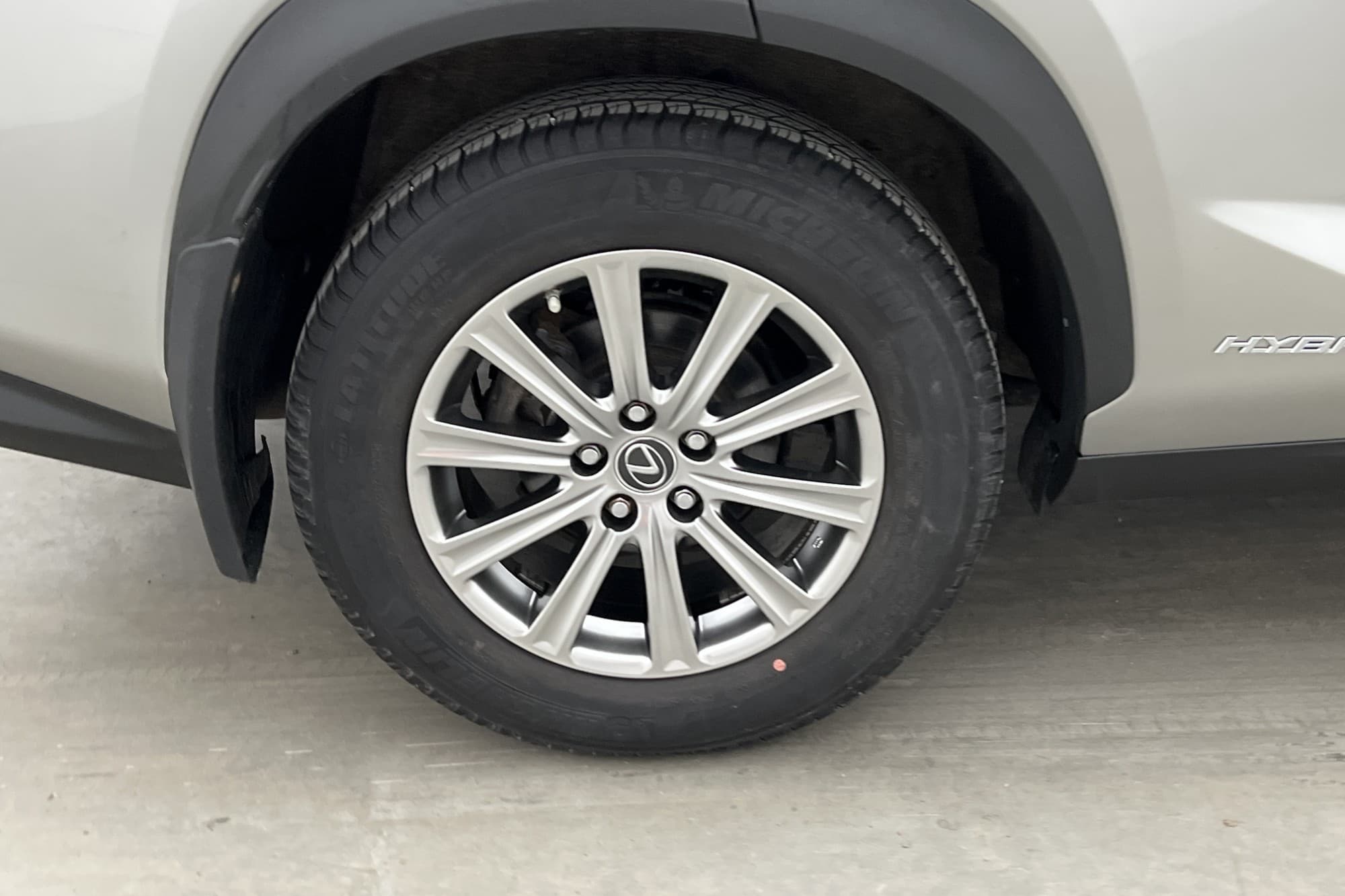 Lexus NX 300h AWD 2.5 AWD E-CVT, 197hp, 2018