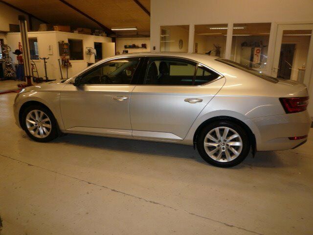 Škoda Superb 2.0 TDI DSG sekvensiell, 6-trinn, 150hk, 2016
