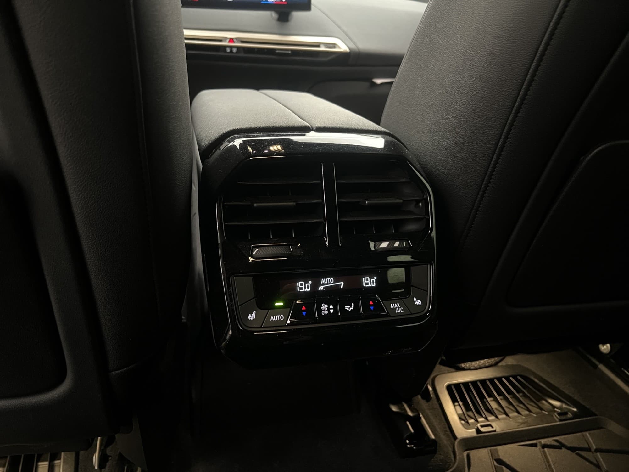 BMW iX xDrive40, 326hp, 2022