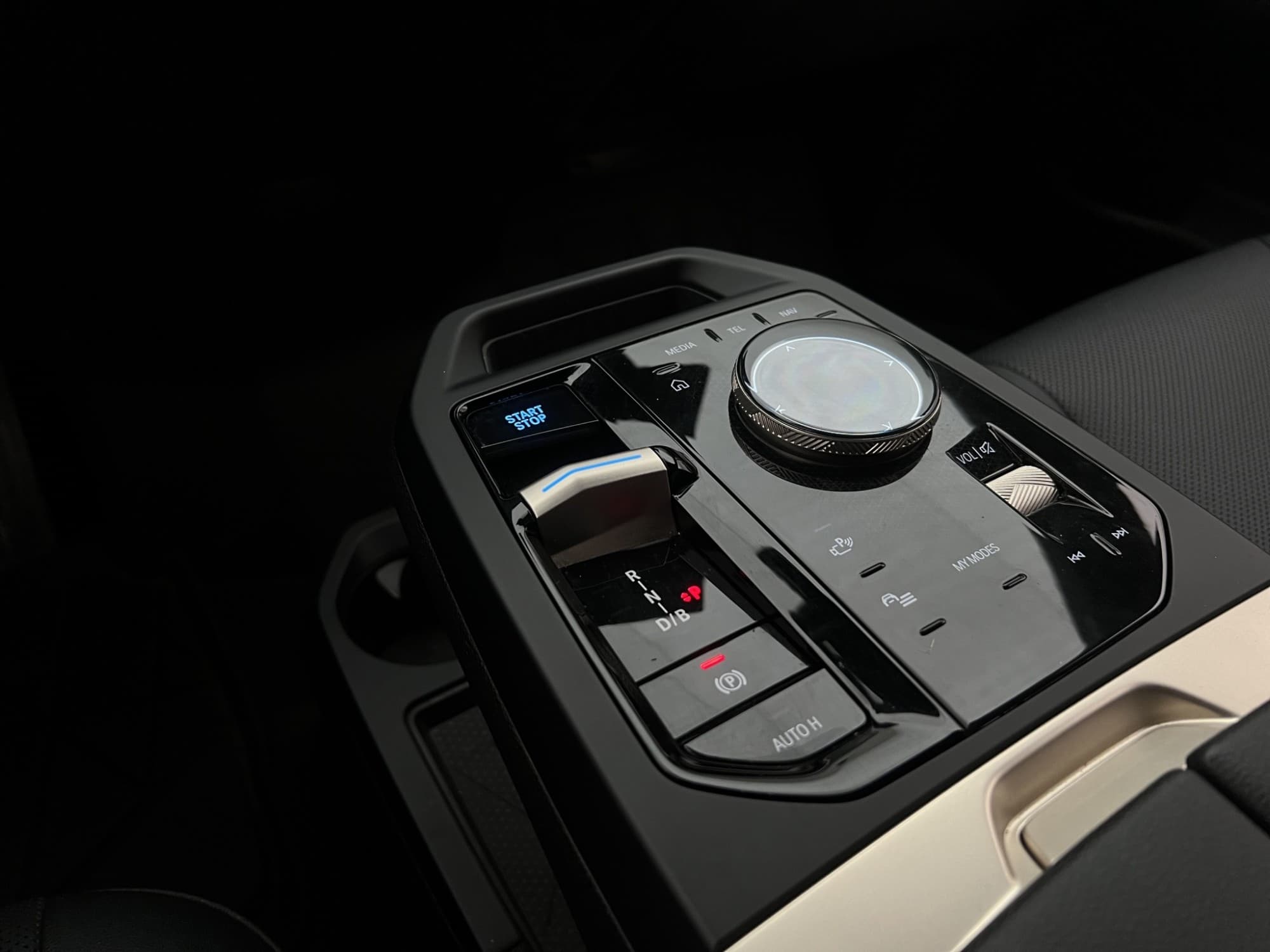 BMW iX xDrive40, 326hp, 2022