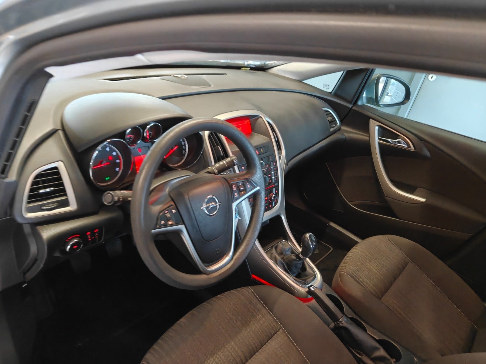 Opel Astra 1.6  Manual, 115hp, 2011