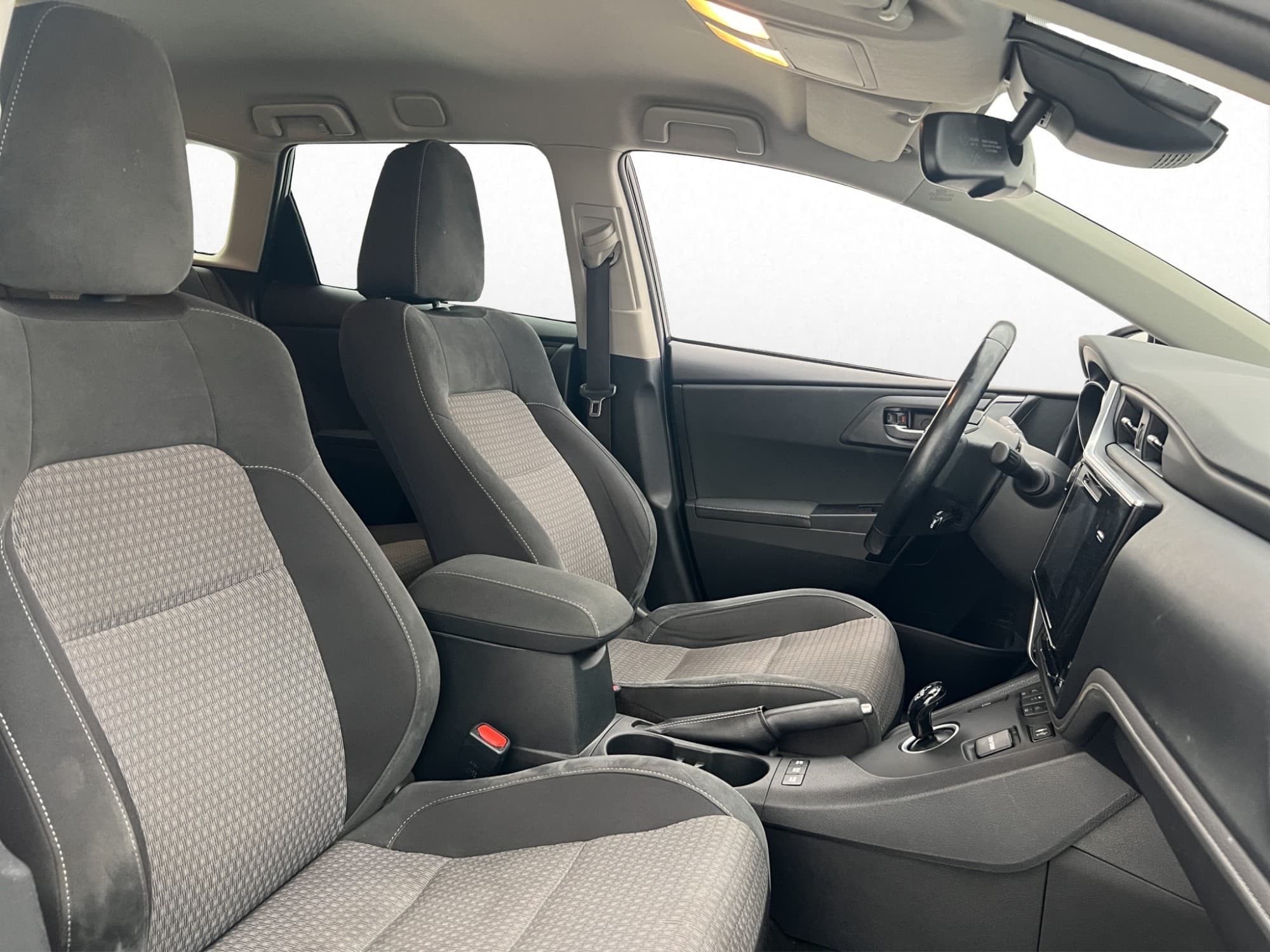 Till salu - Toyota Auris Touring Sports Hybrid e-CVT, 136hk, 2017 till ...