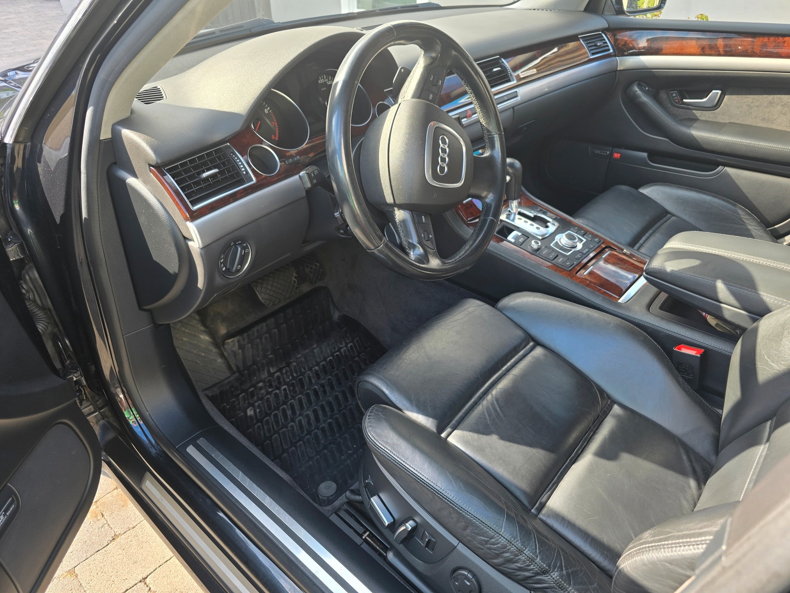 Audi A8 6.0 W12 quattro TipTronic, 450hk, 2005