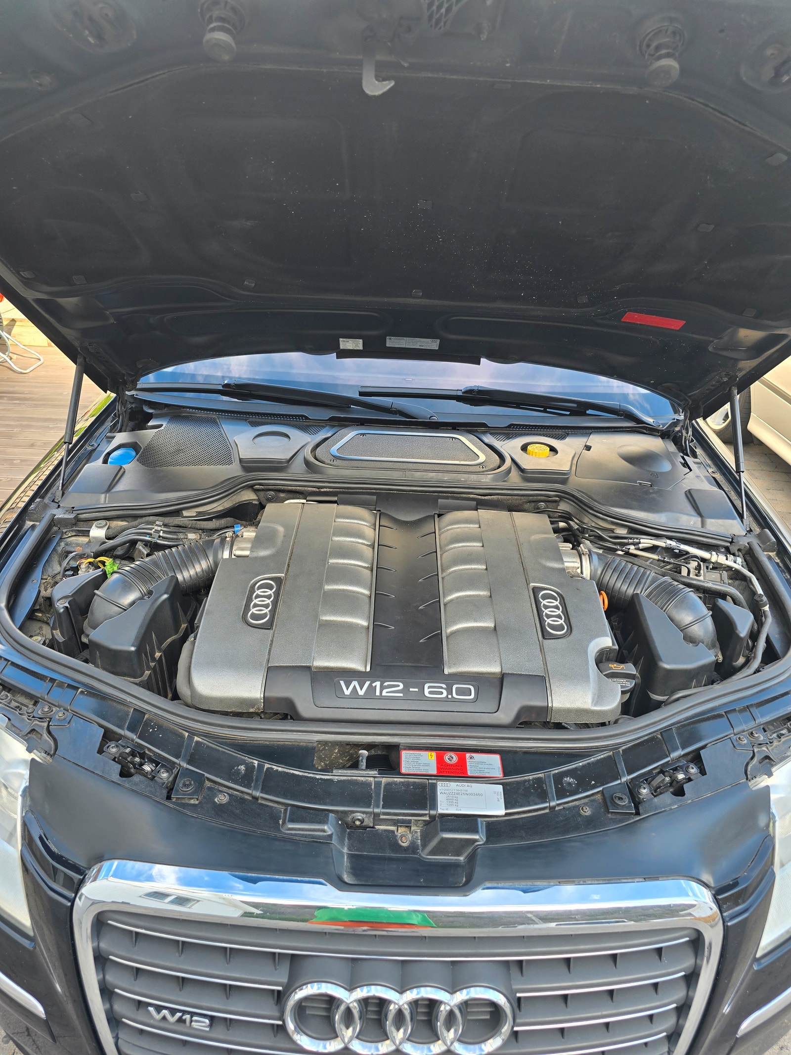 Audi A8 6.0 W12 quattro TipTronic, 450hk, 2005