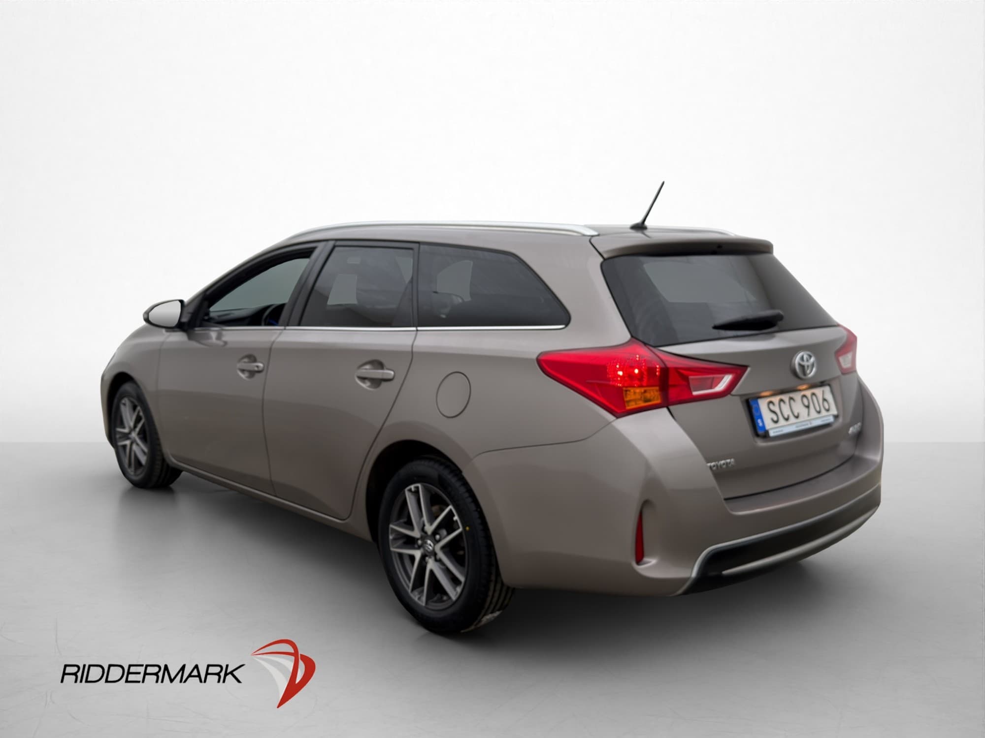 For sale - Toyota Auris Touring Sports 2.0 D-4D Manual, 124hp, 2015 for ...