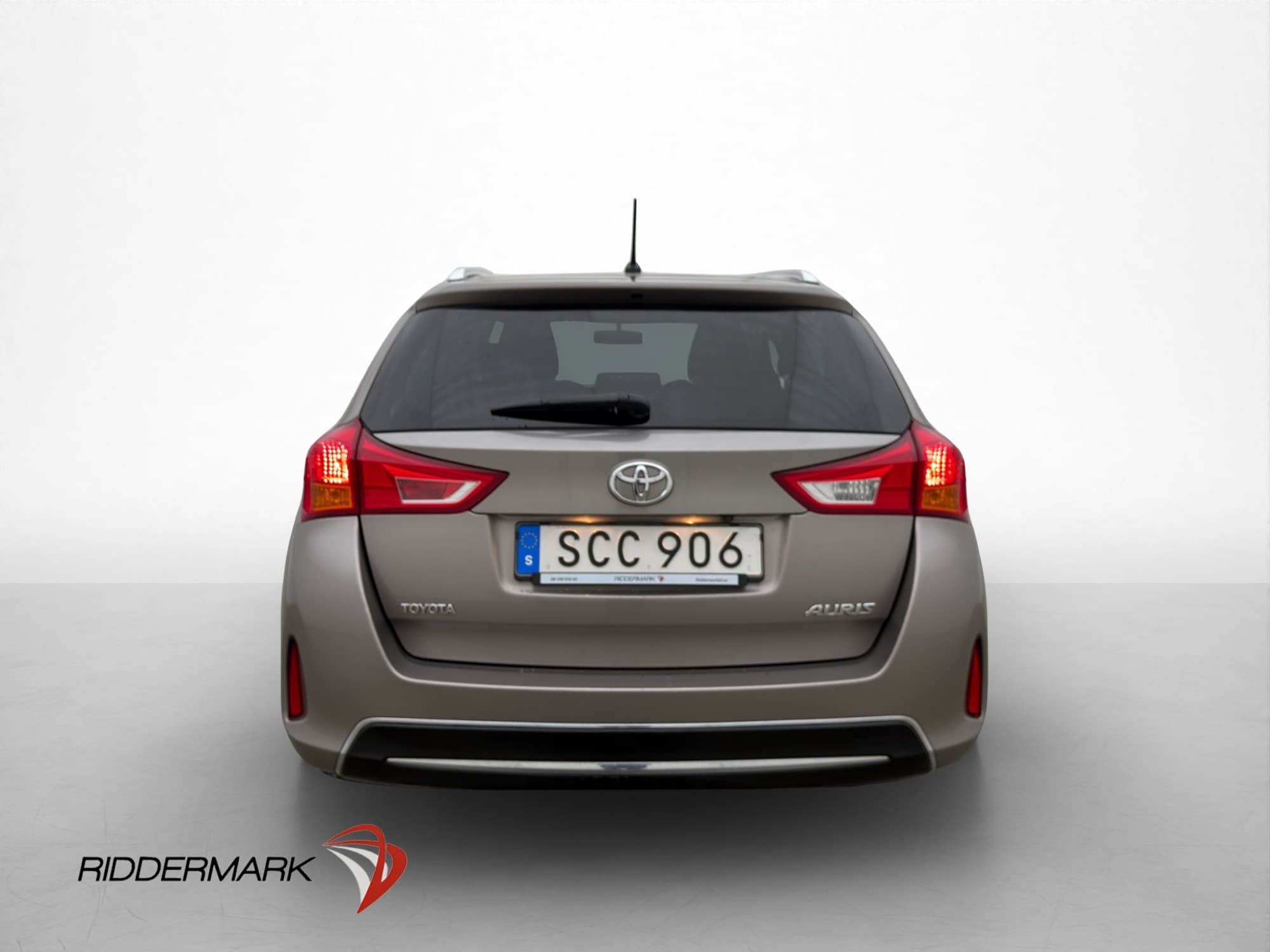 For sale - Toyota Auris Touring Sports 2.0 D-4D Manual, 124hp, 2015 for ...