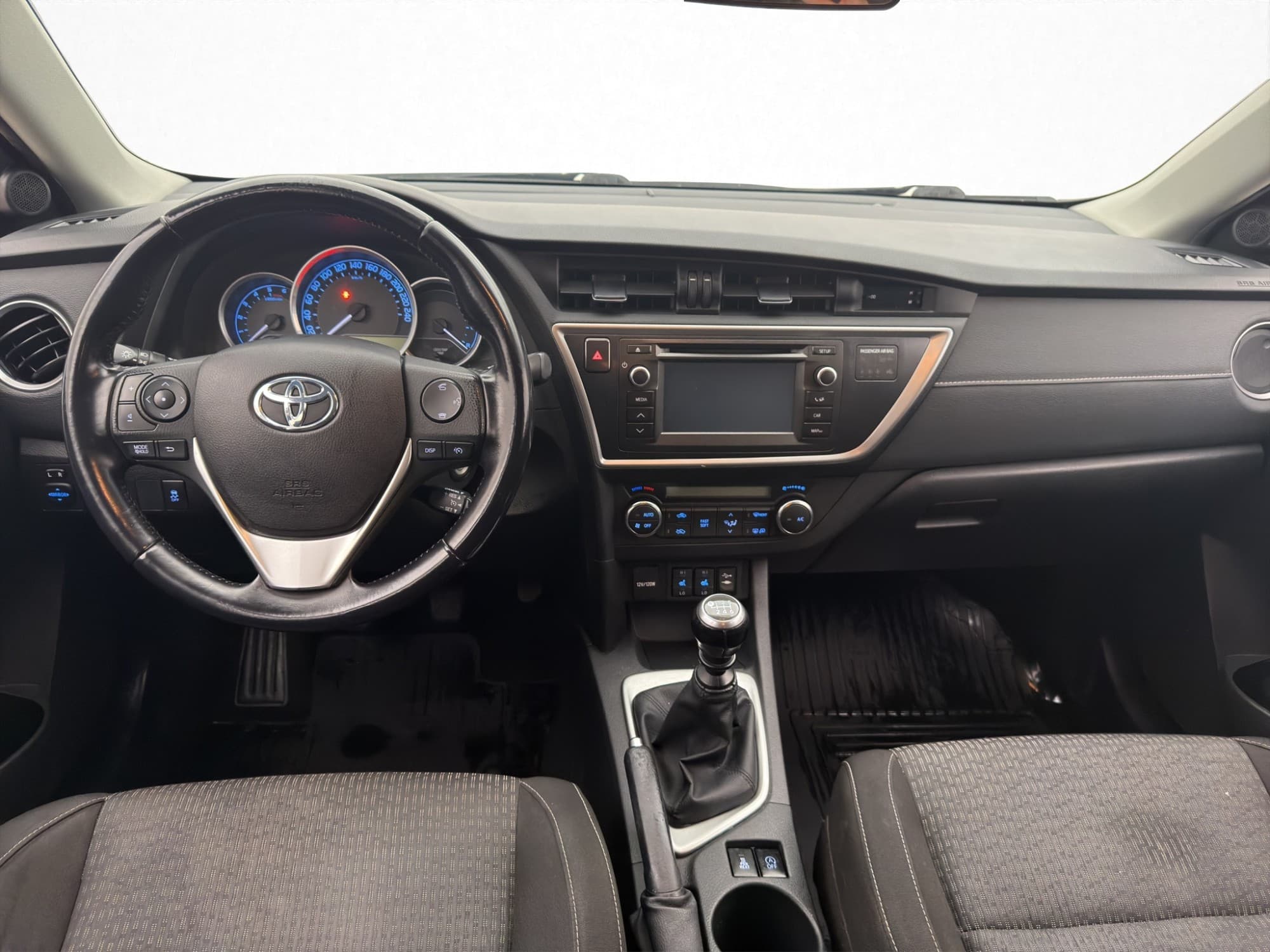 For sale - Toyota Auris Touring Sports 2.0 D-4D Manual, 124hp, 2015 for ...
