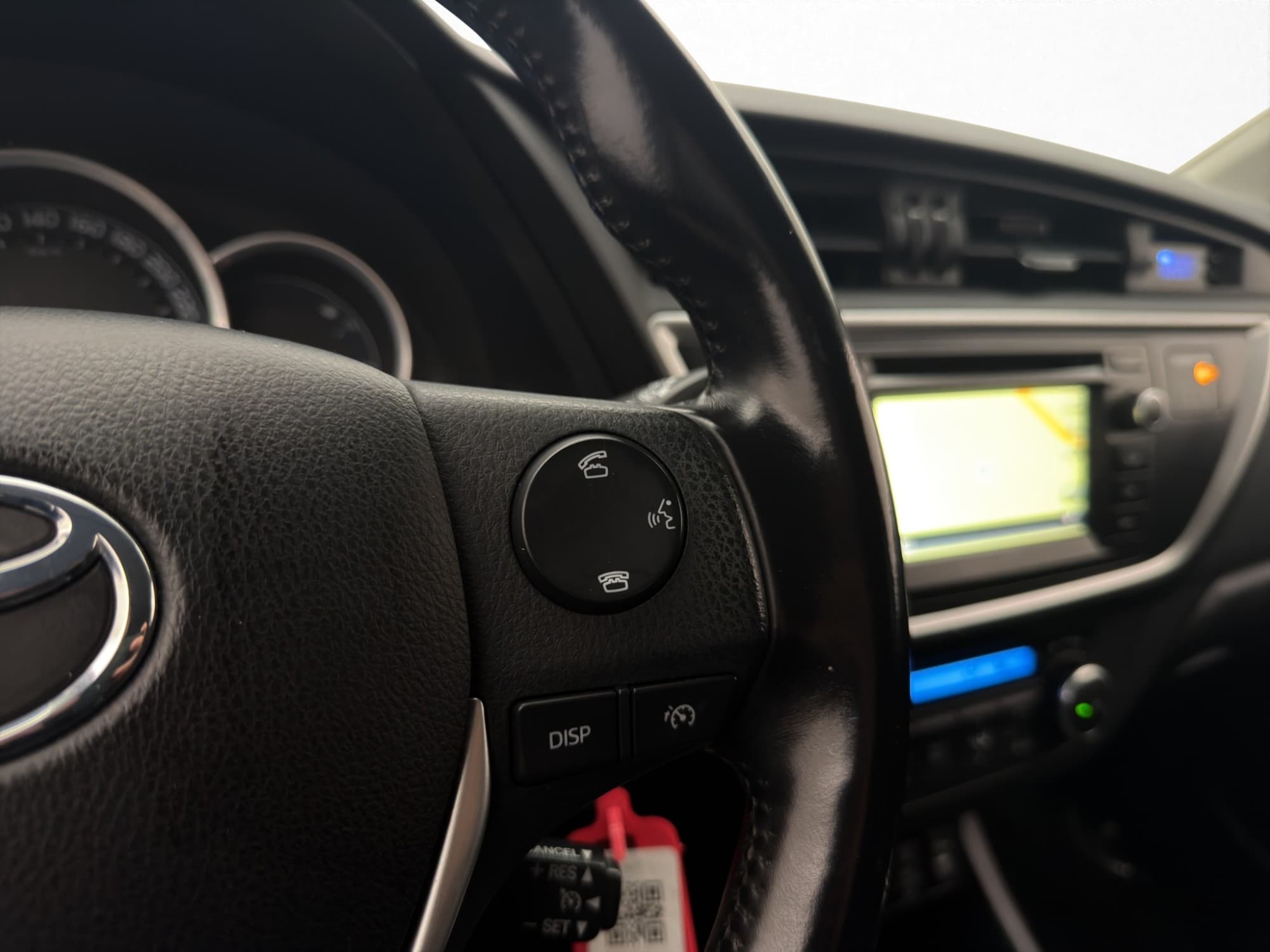 For sale - Toyota Auris Touring Sports 2.0 D-4D Manual, 124hp, 2015 for ...