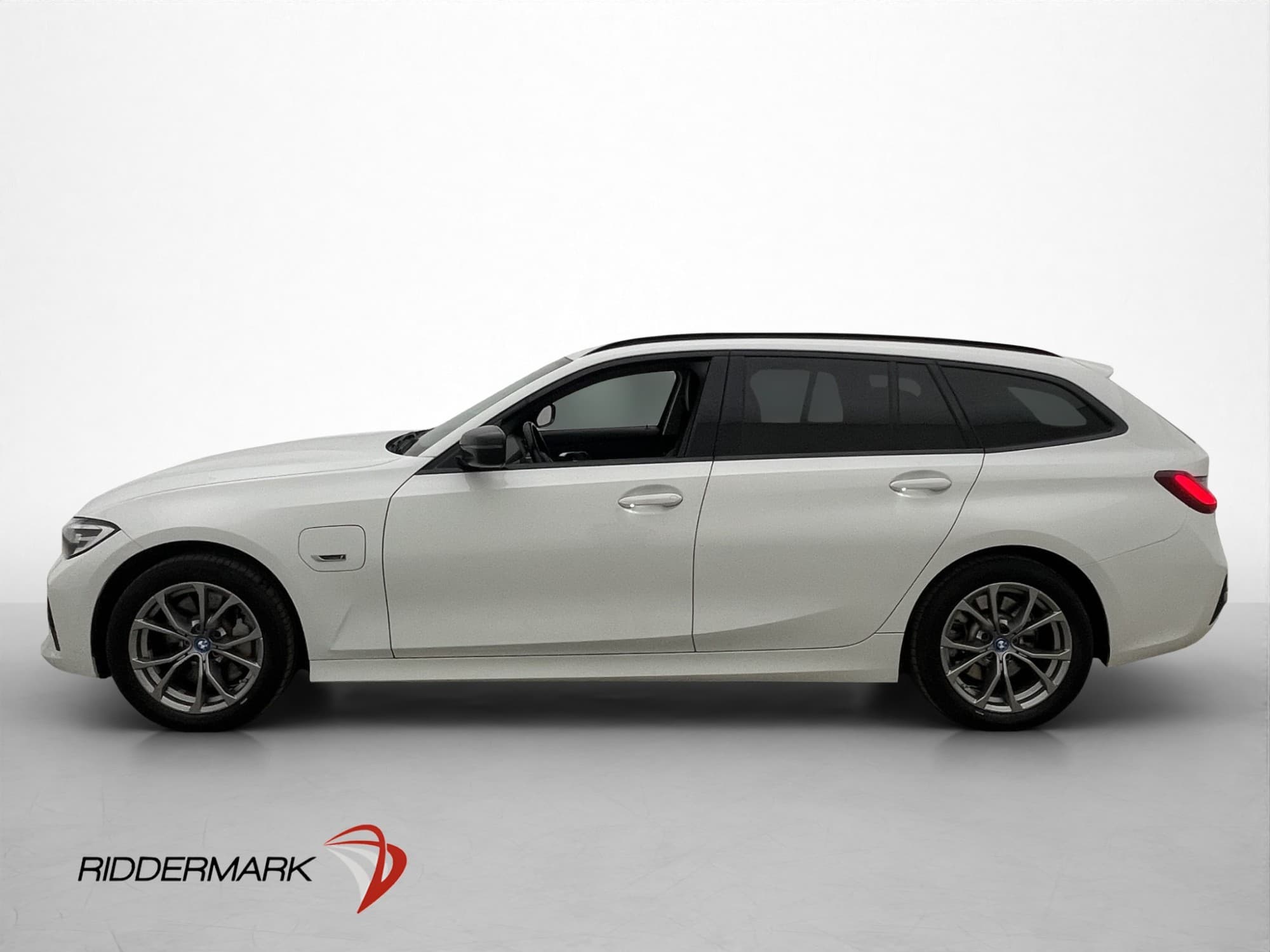 BMW 330e Touring Steptronic, 8-trins, 292ps, 2022