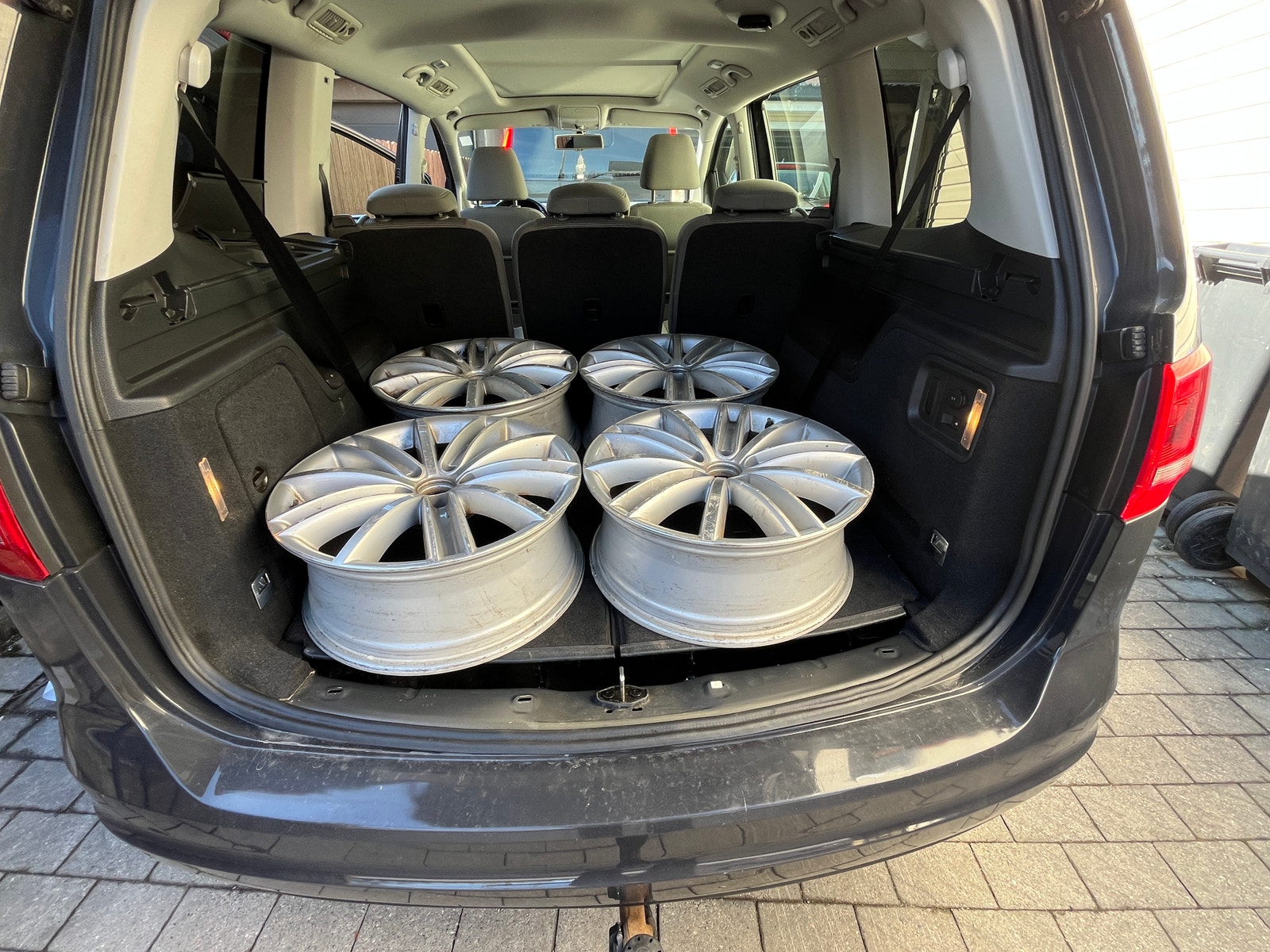 Volkswagen Sharan 7-seater 2.0 TDI DPF BMT DSG Sequential, 140hp, 2011
