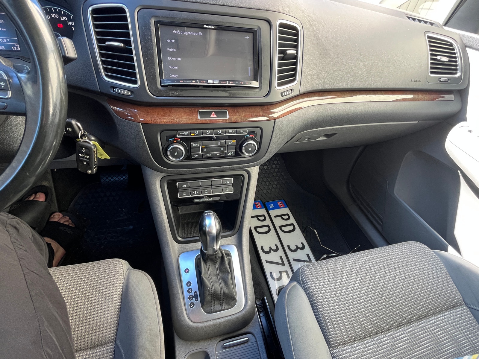 Volkswagen Sharan 7-seater 2.0 TDI DPF BMT DSG Sequential, 140hp, 2011